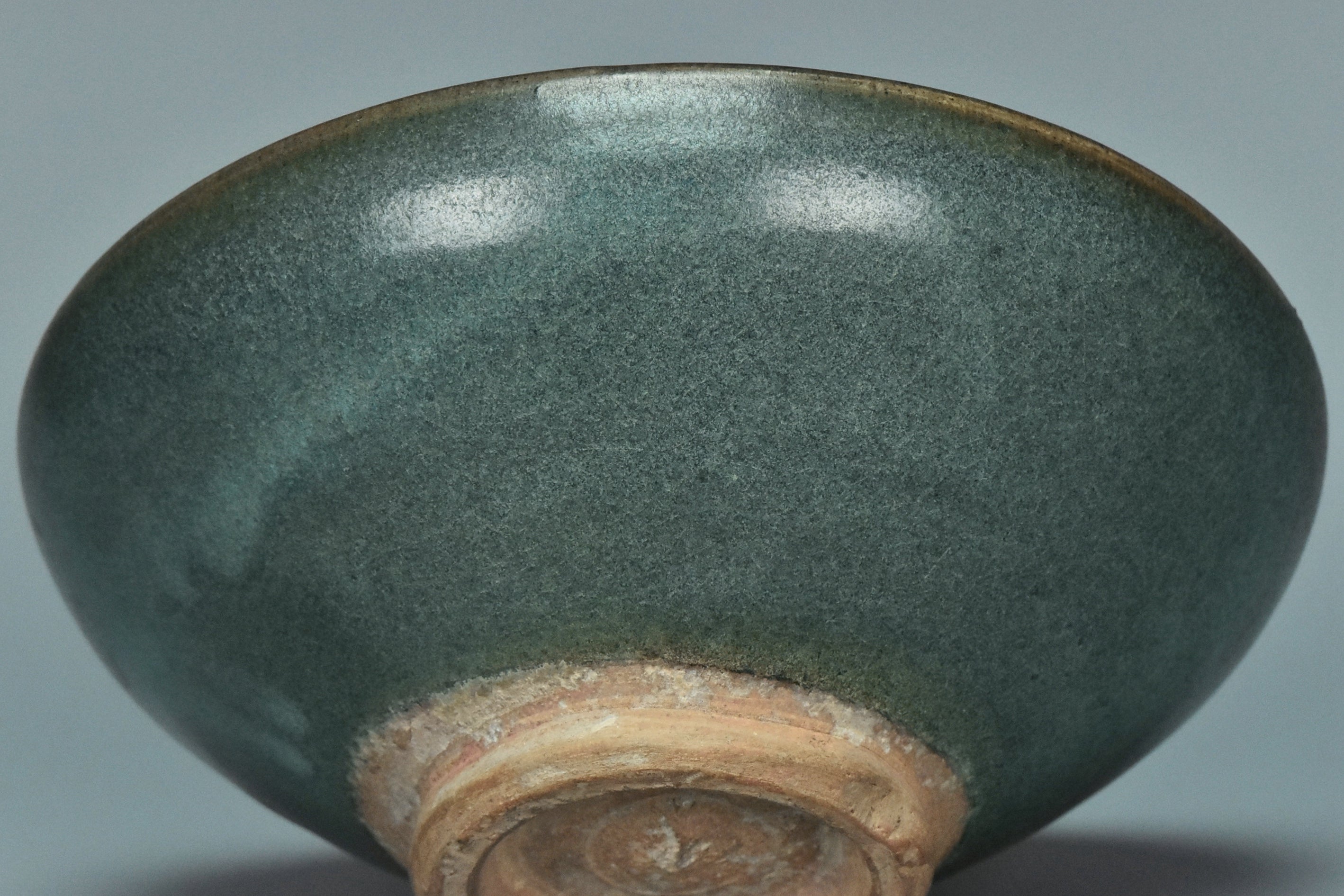 P847: A CHINESE YUAN DYNASTY STYLE JUNYAO PURPLE SPLASHED BOWL