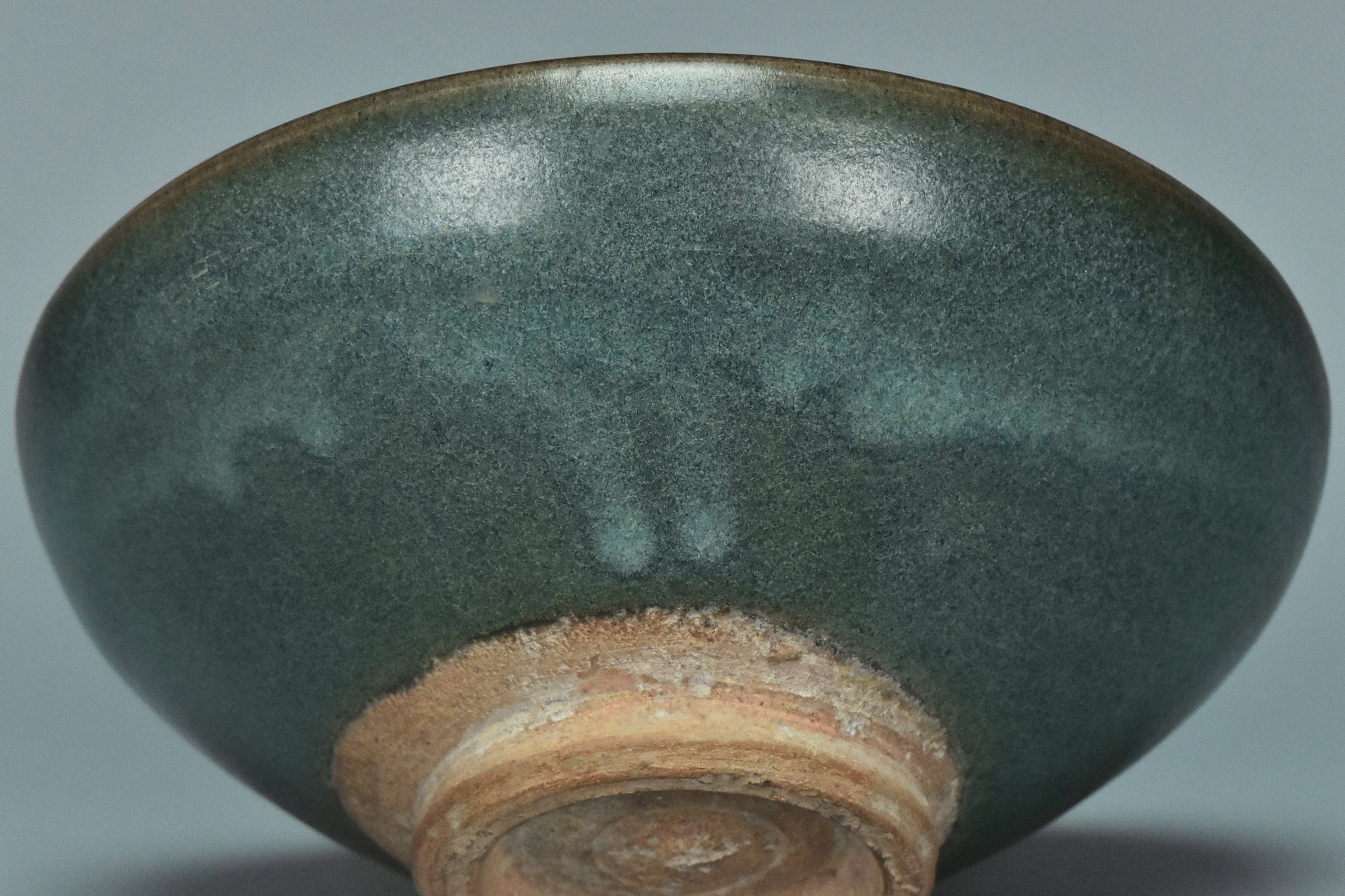 P847: A CHINESE YUAN DYNASTY STYLE JUNYAO PURPLE SPLASHED BOWL