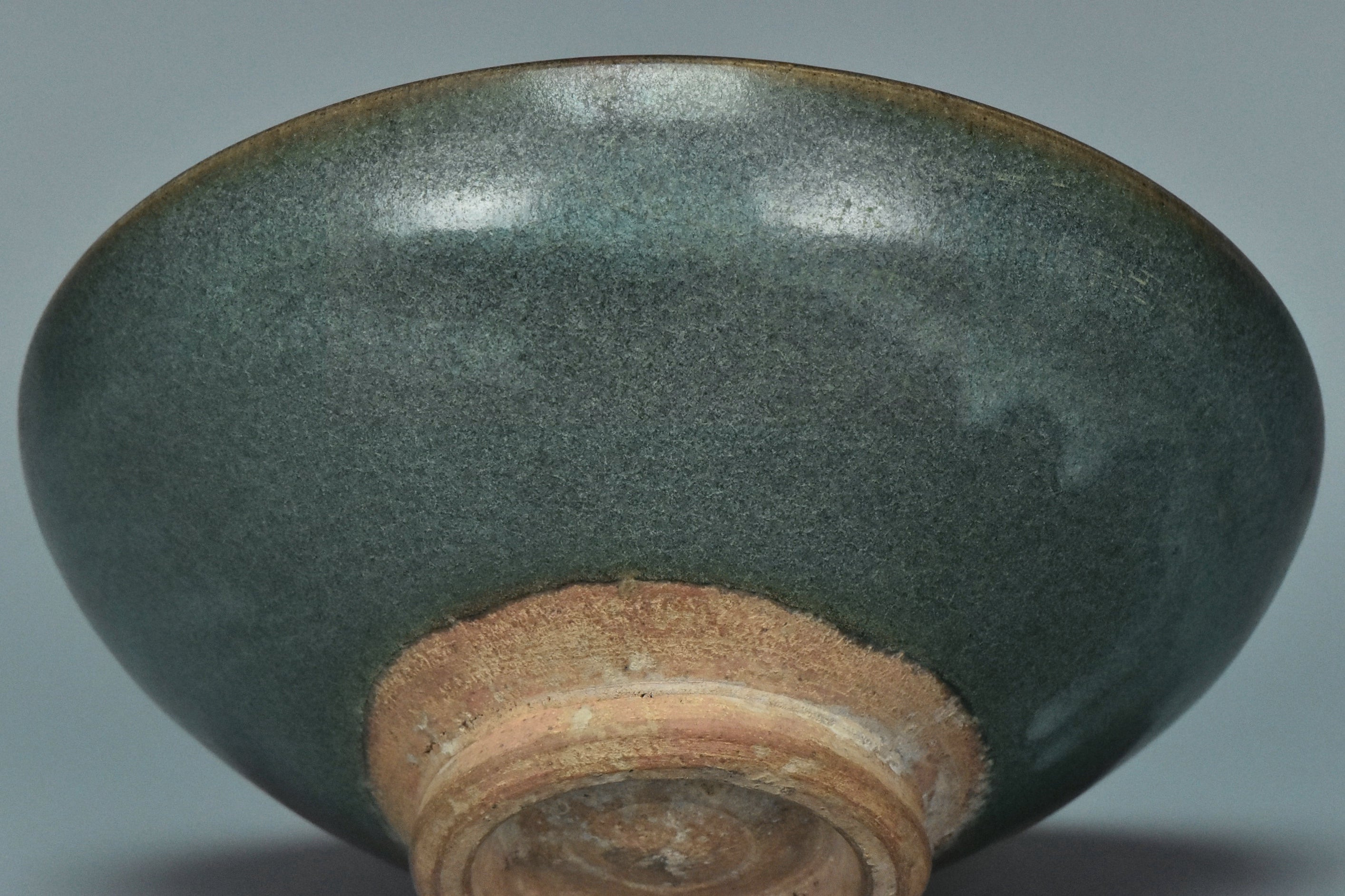 P847: A CHINESE YUAN DYNASTY STYLE JUNYAO PURPLE SPLASHED BOWL