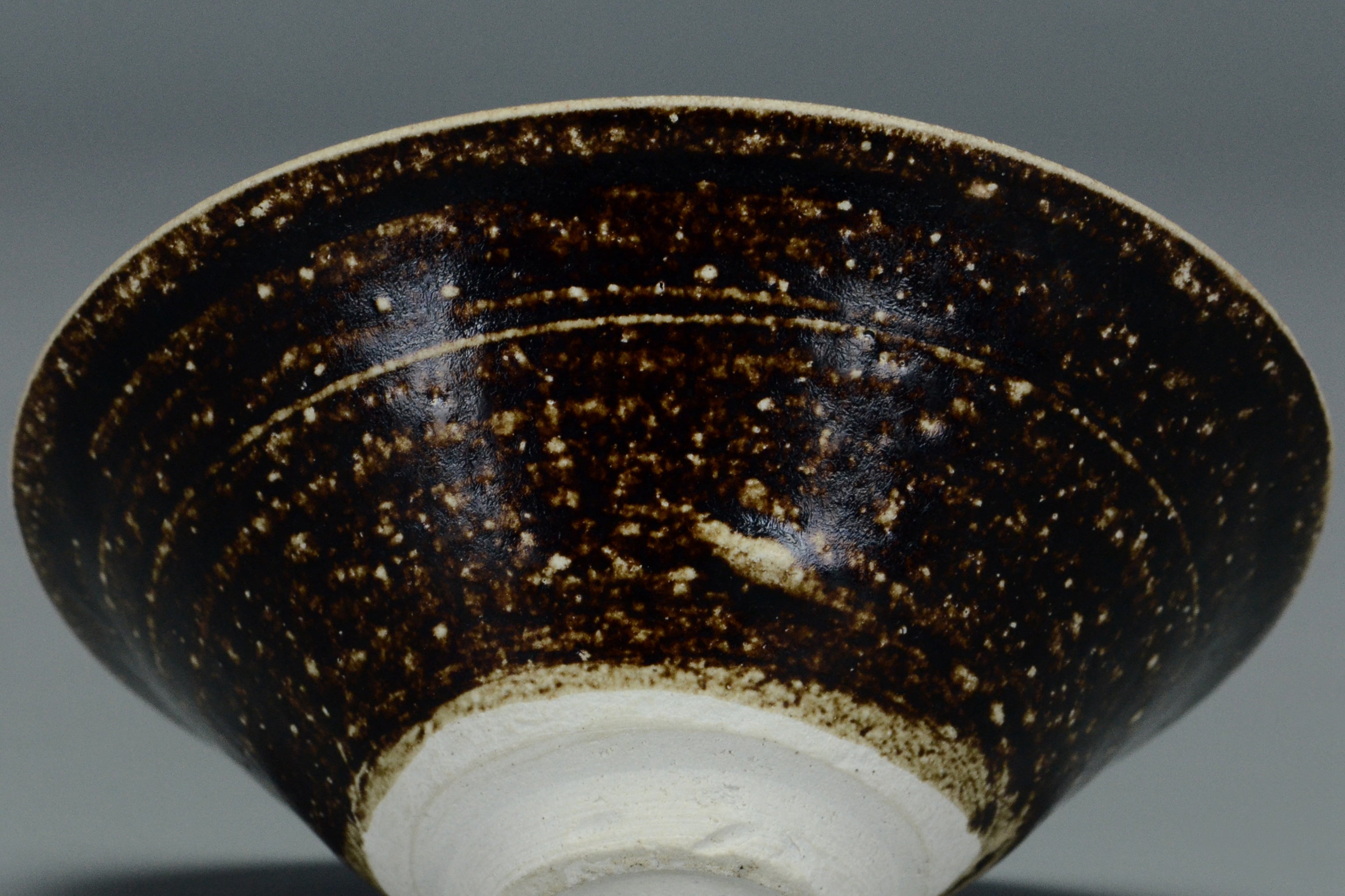 P861: A CHINESE SONG DYNASTY STYLE JIZHOU LEAF BOWL