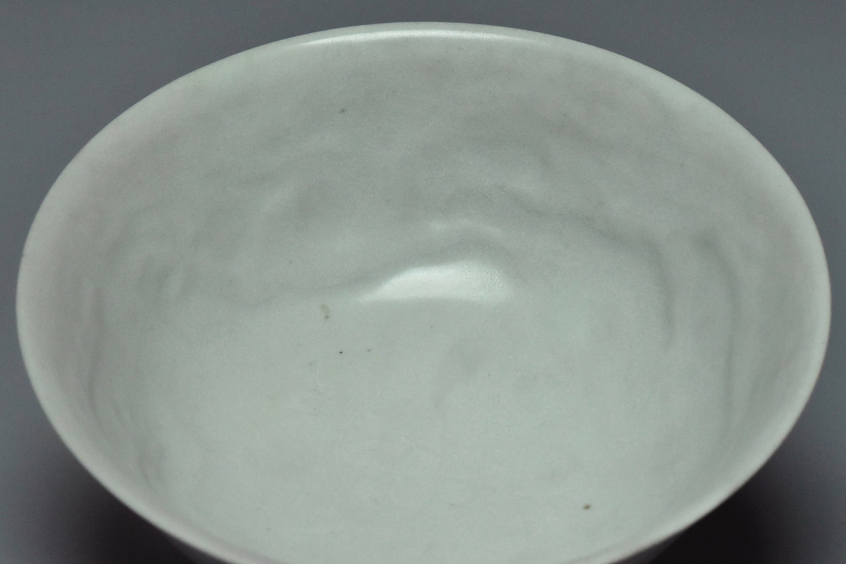 P902: A CHINESE YUAN DYNASTY SHUFU WHITE GLAZED DRAGON BOWL