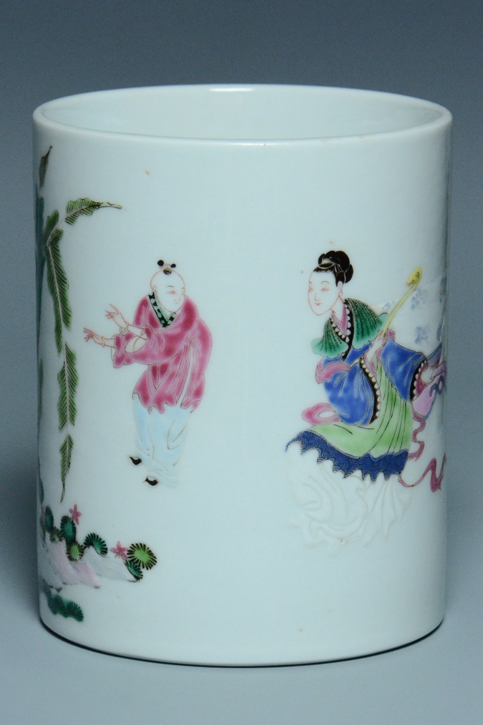 P928: A CHINESE QING YONGZHENG STYLE FAMILLE ROSE BRUSH POT