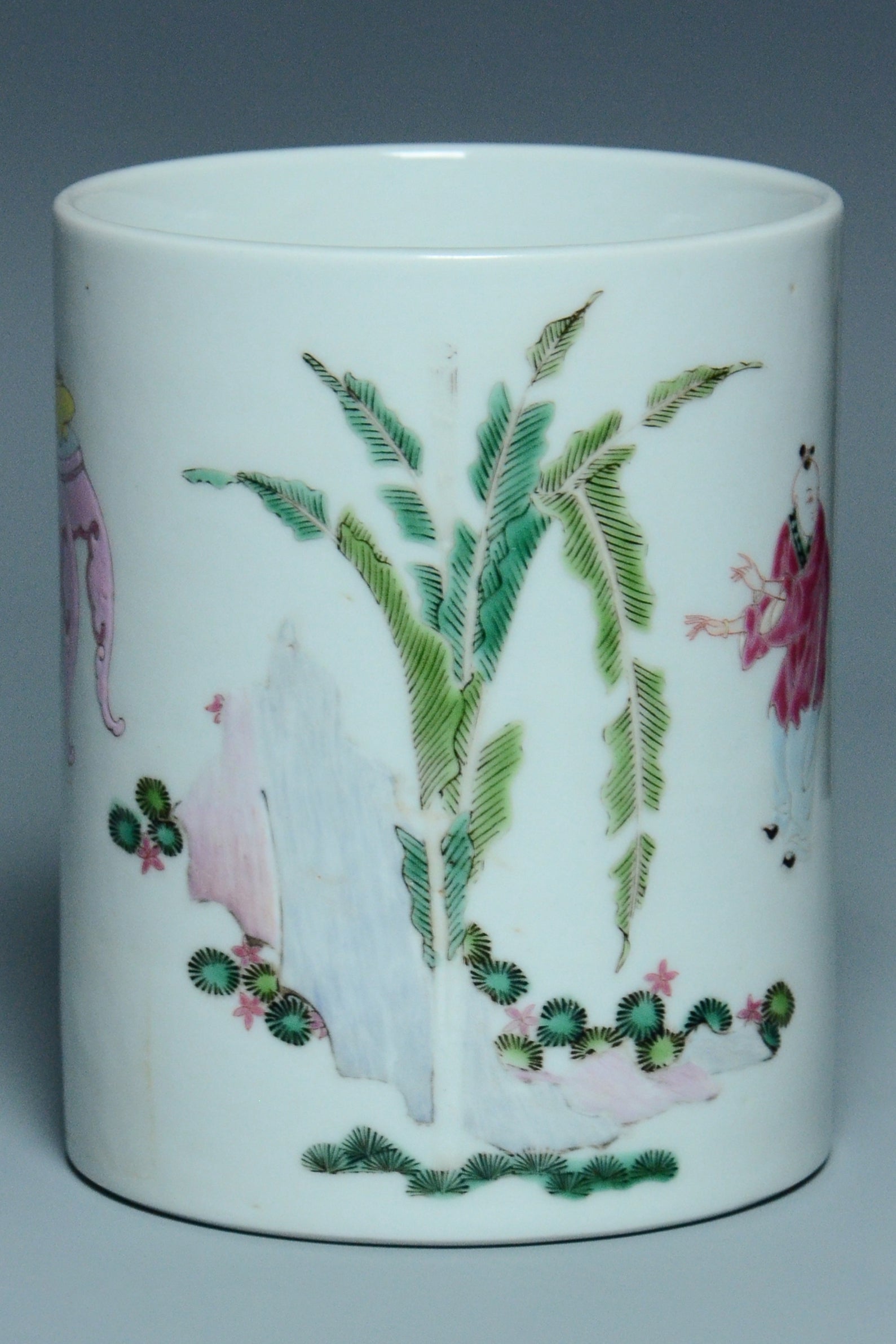 P928: A CHINESE QING YONGZHENG STYLE FAMILLE ROSE BRUSH POT