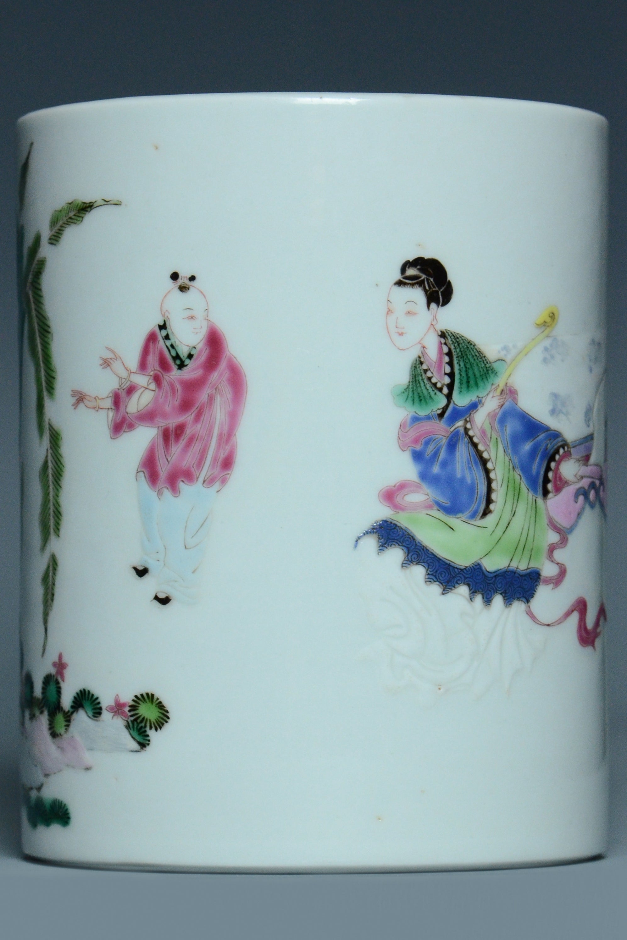 P928: A CHINESE QING YONGZHENG STYLE FAMILLE ROSE BRUSH POT