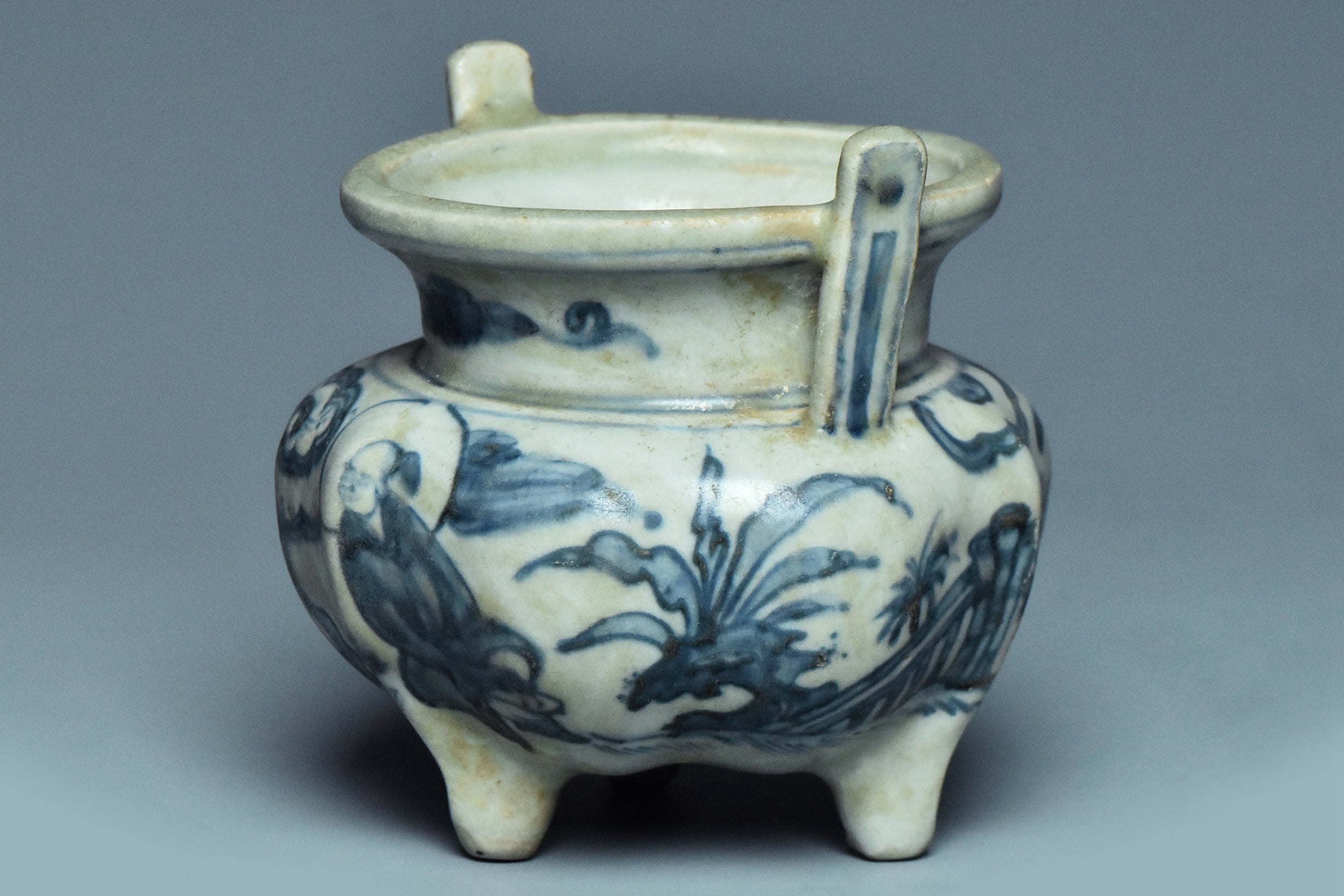 P931: A CHINESE MING DYNASTY STYLE INCENSE BURNER LONGQING MARK