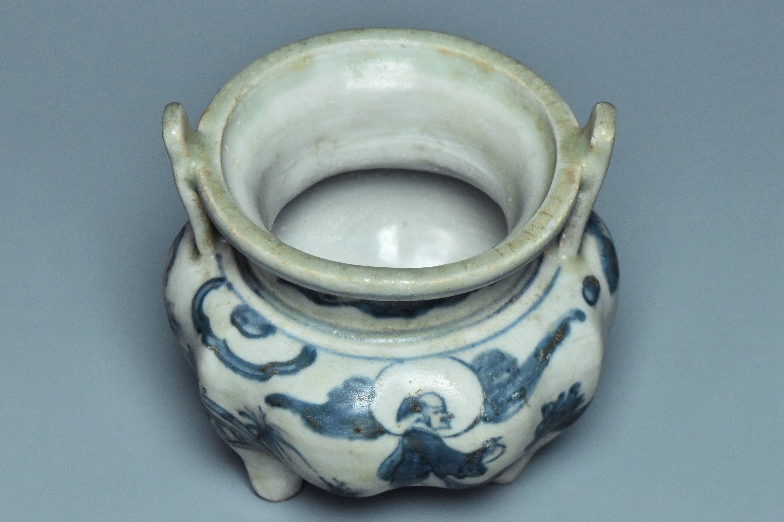 P931: A CHINESE MING DYNASTY STYLE INCENSE BURNER LONGQING MARK