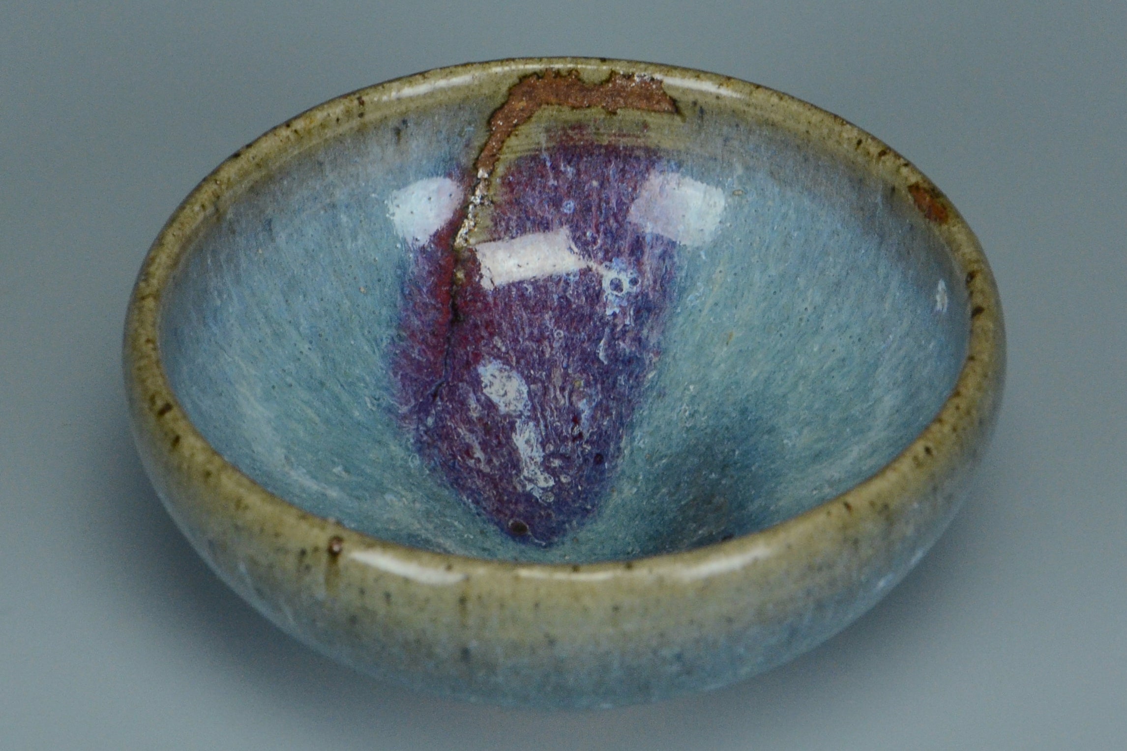 P944: A CHINESE SONG DYNASTY STYLE JUNYAO PURPLE SPLASHED BOWL