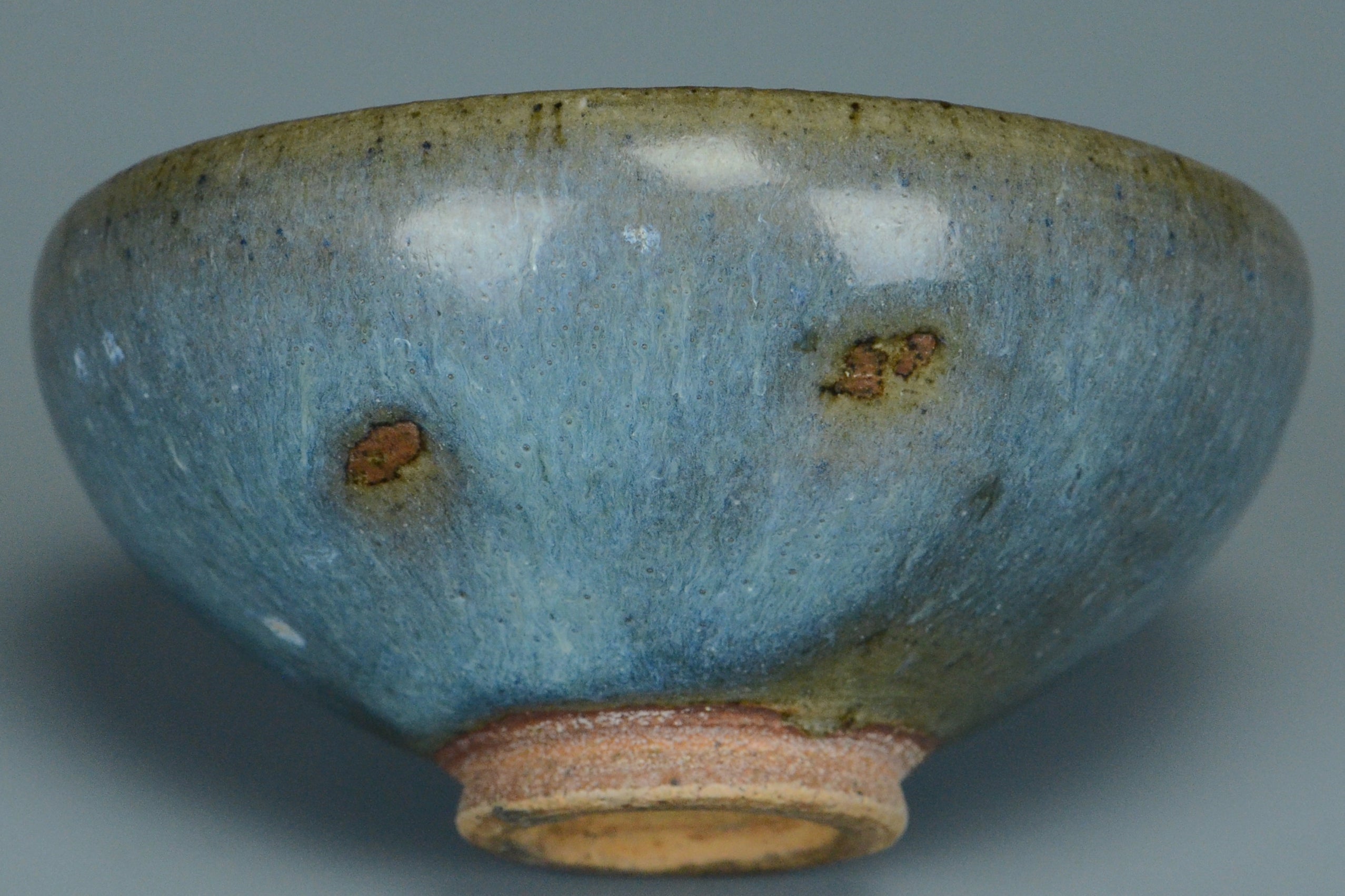 P944: A CHINESE SONG DYNASTY STYLE JUNYAO PURPLE SPLASHED BOWL