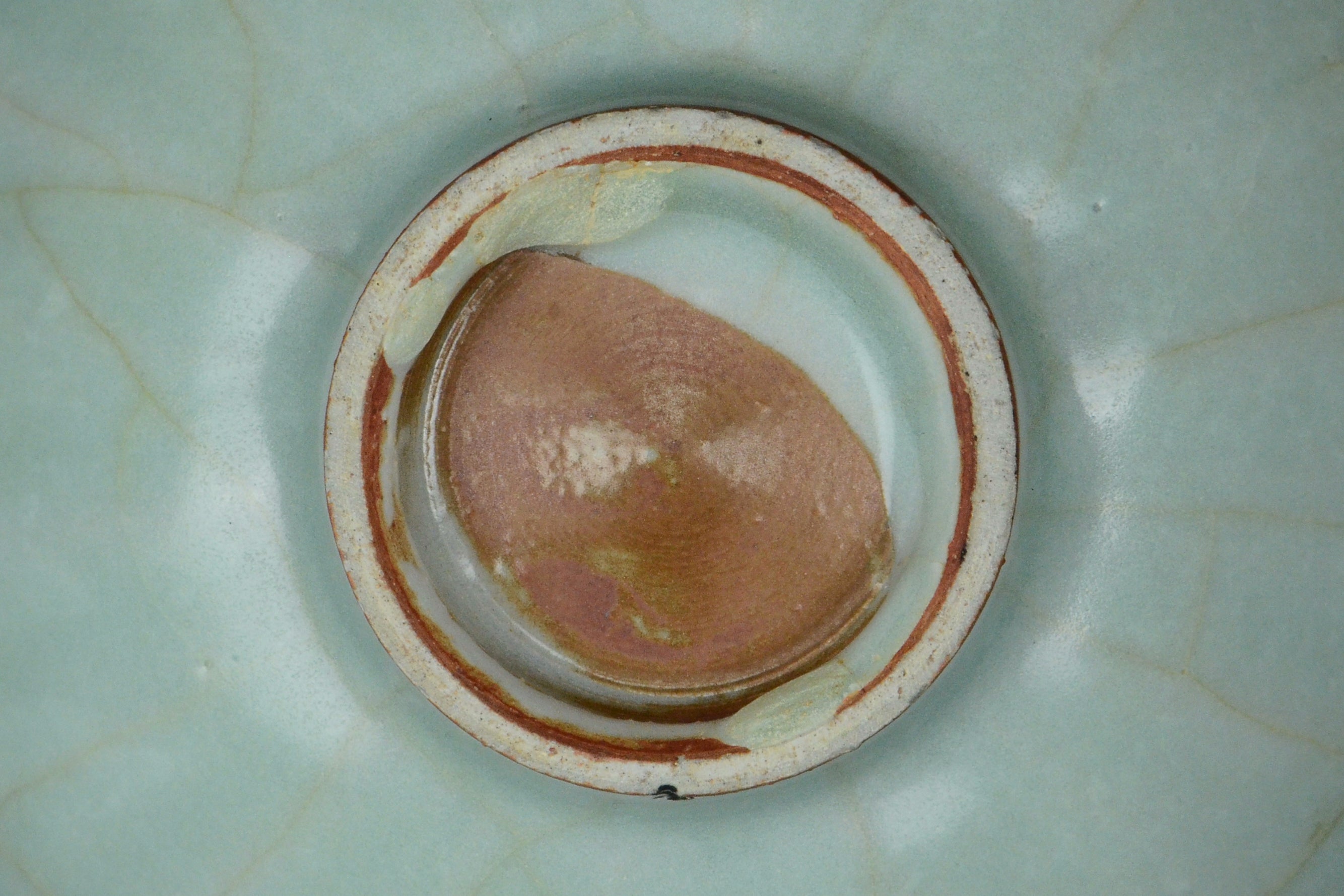 P959: A CHINESE SONG DYNASTY STYLE LONGQUAN CELADON BOWL