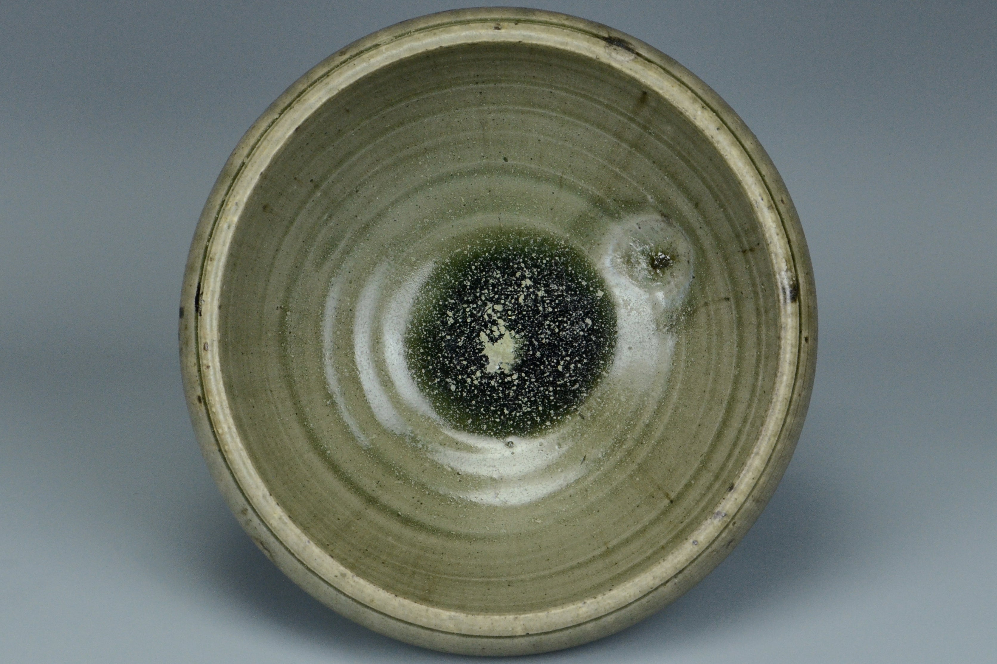 P960: A CHINESE SUI DYNASTY STYLE CELADON GLAZED ALMS BOWL