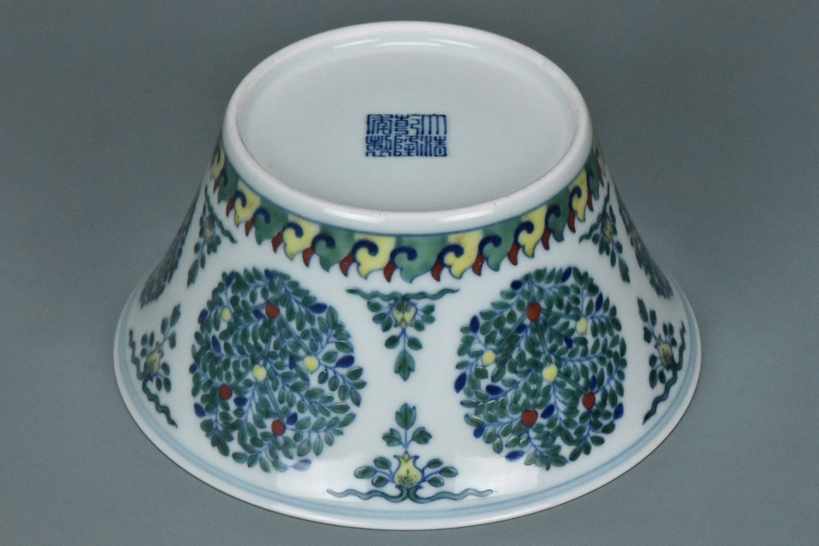 P999: A CHINESE QING DYNASTY STYLE DOUCAI BOWL QIANLONG MARK