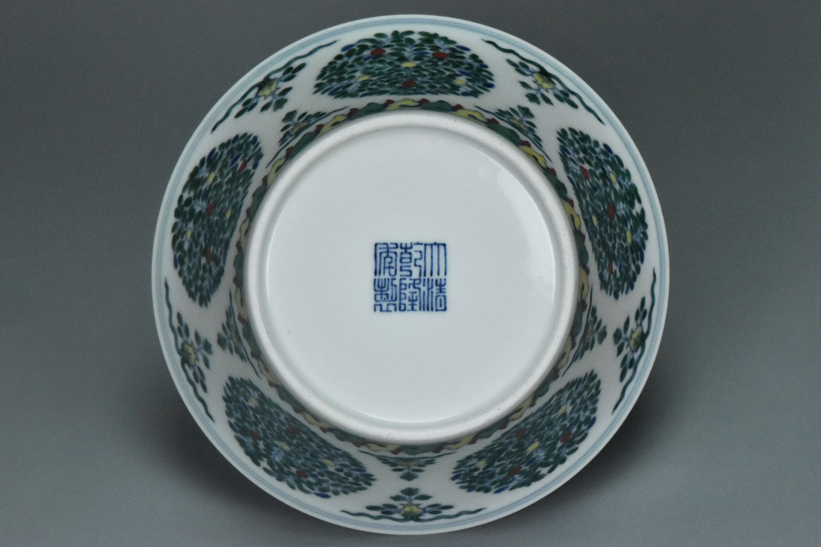 P999: A CHINESE QING DYNASTY STYLE DOUCAI BOWL QIANLONG MARK