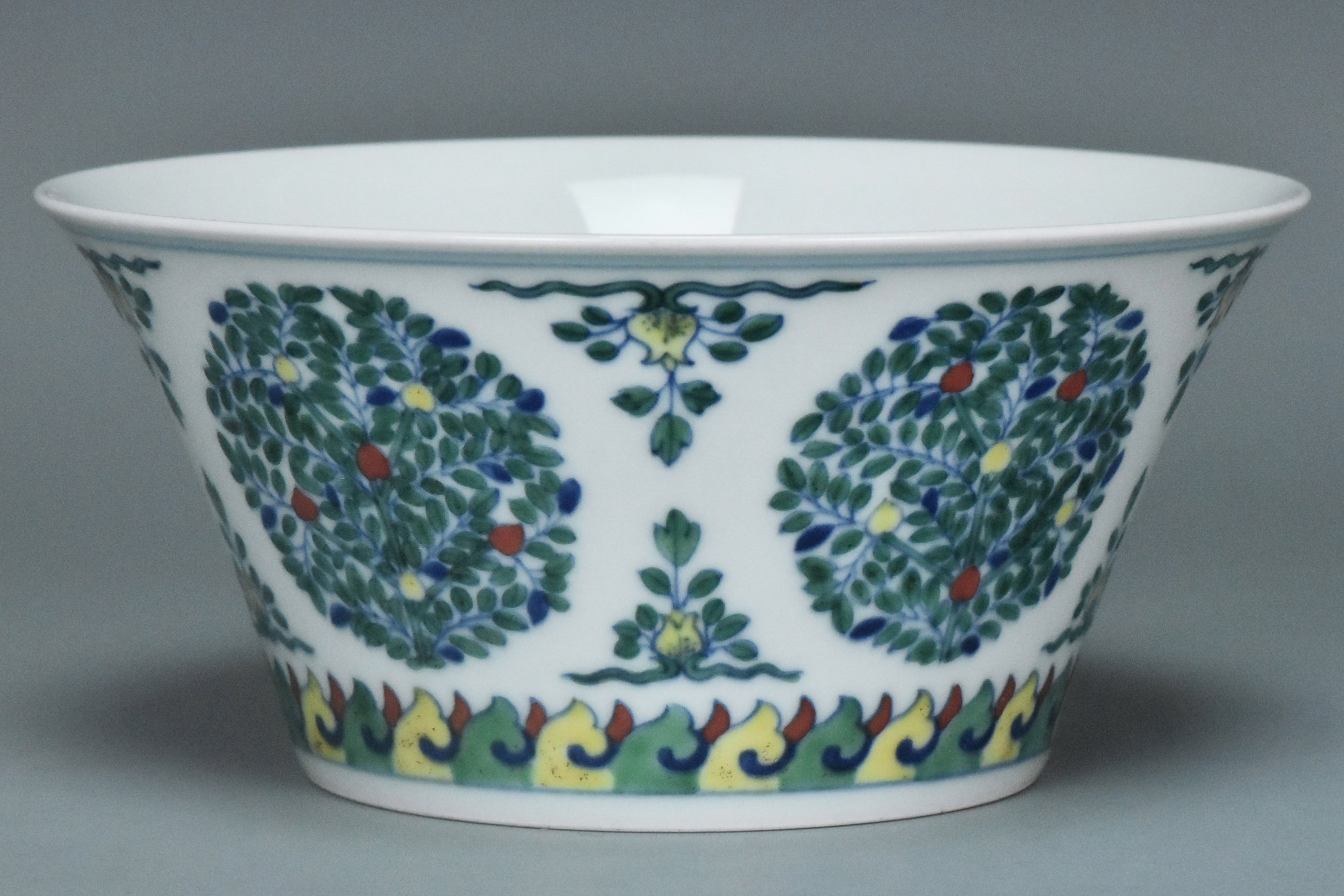 P999: A CHINESE QING DYNASTY STYLE DOUCAI BOWL QIANLONG MARK