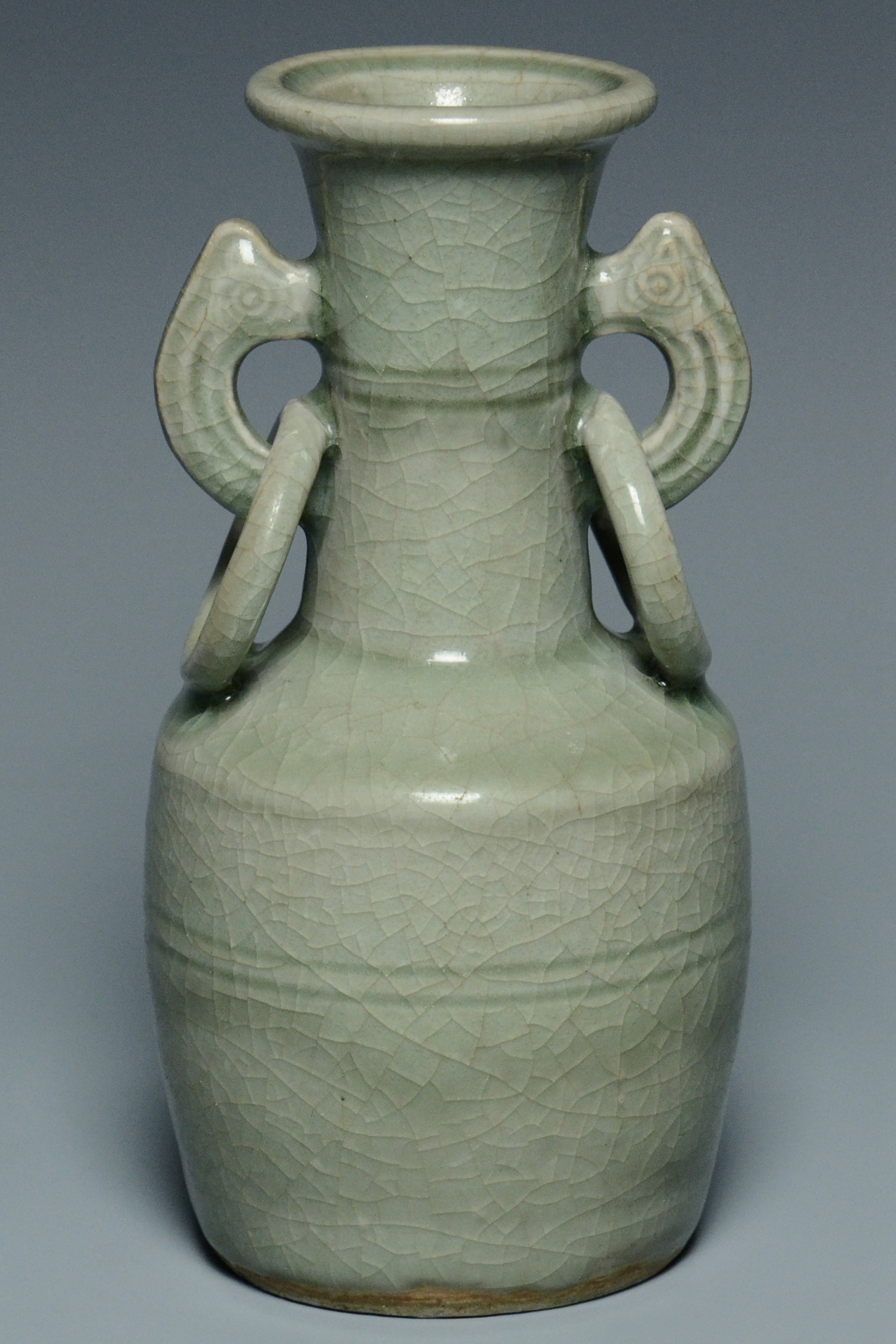 R013: A CHINESE SONG DYNASTY STYLE LONGQUAN CELADON VASE