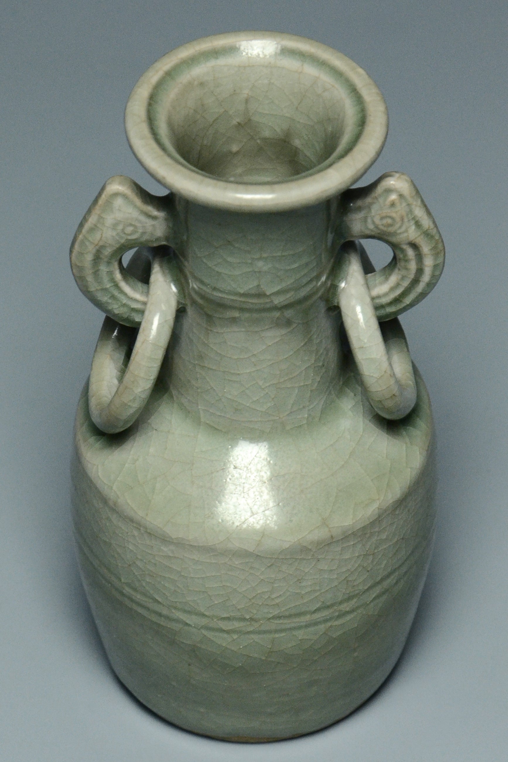 R013: A CHINESE SONG DYNASTY STYLE LONGQUAN CELADON VASE