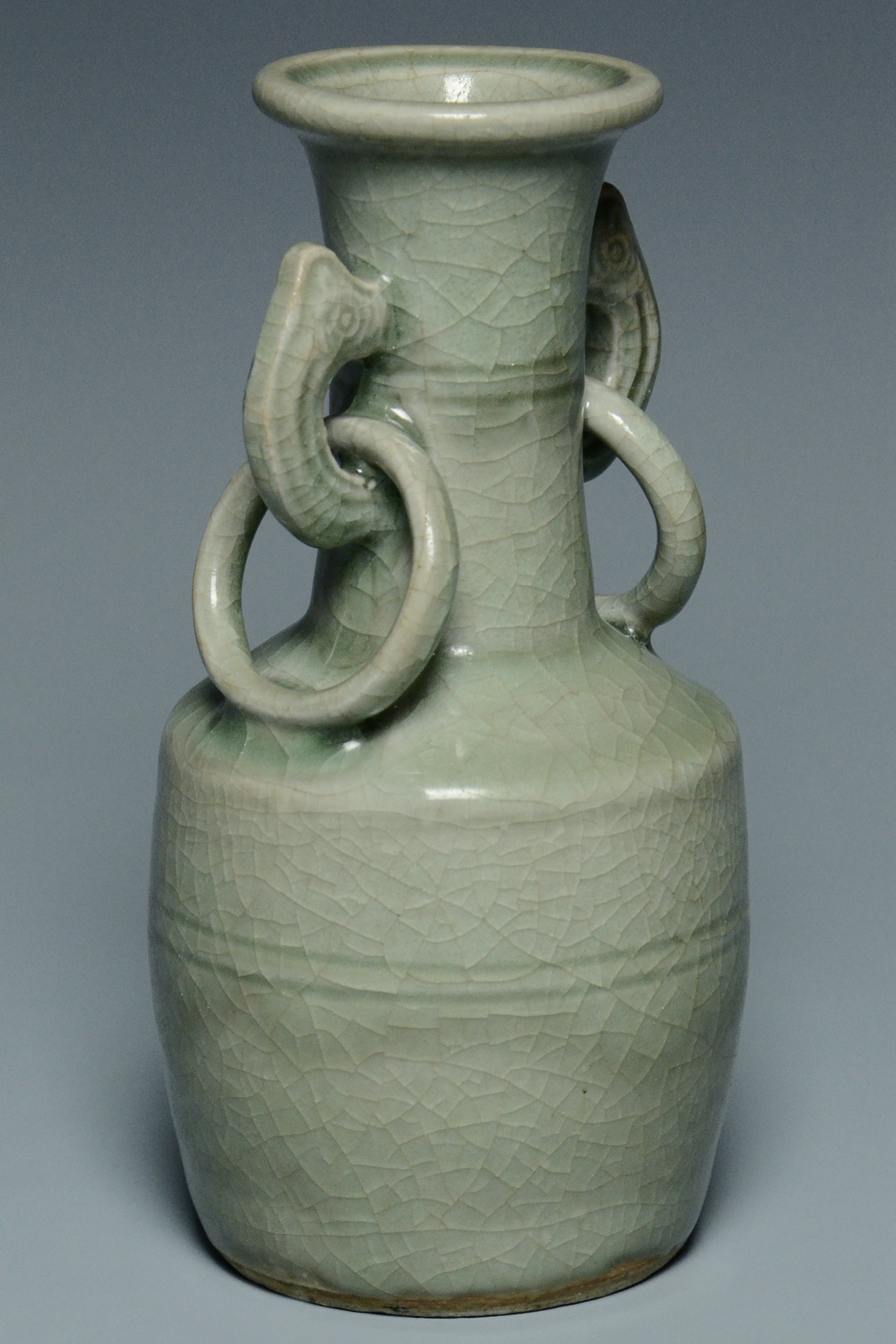 R013: A CHINESE SONG DYNASTY STYLE LONGQUAN CELADON VASE