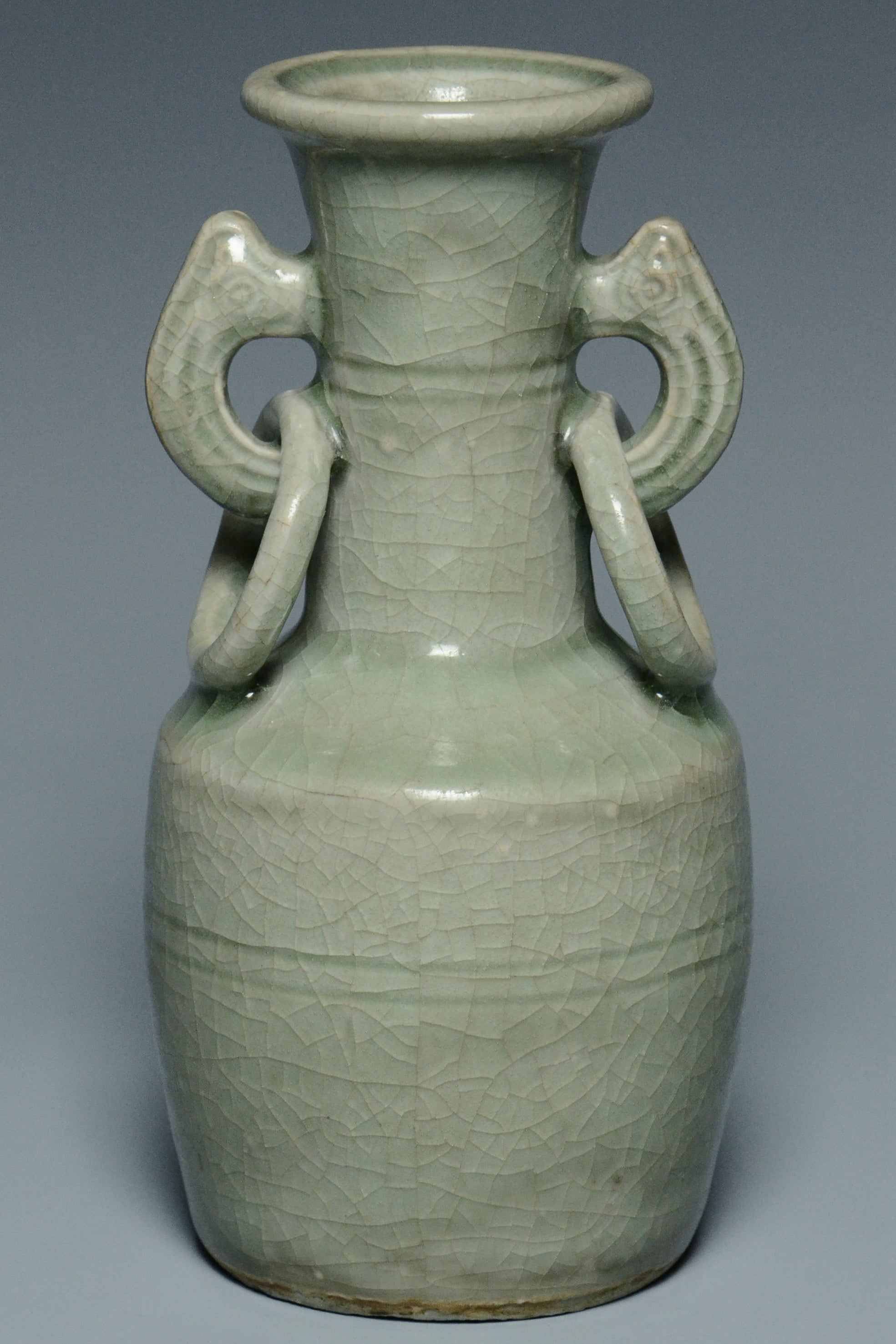 R013: A CHINESE SONG DYNASTY STYLE LONGQUAN CELADON VASE