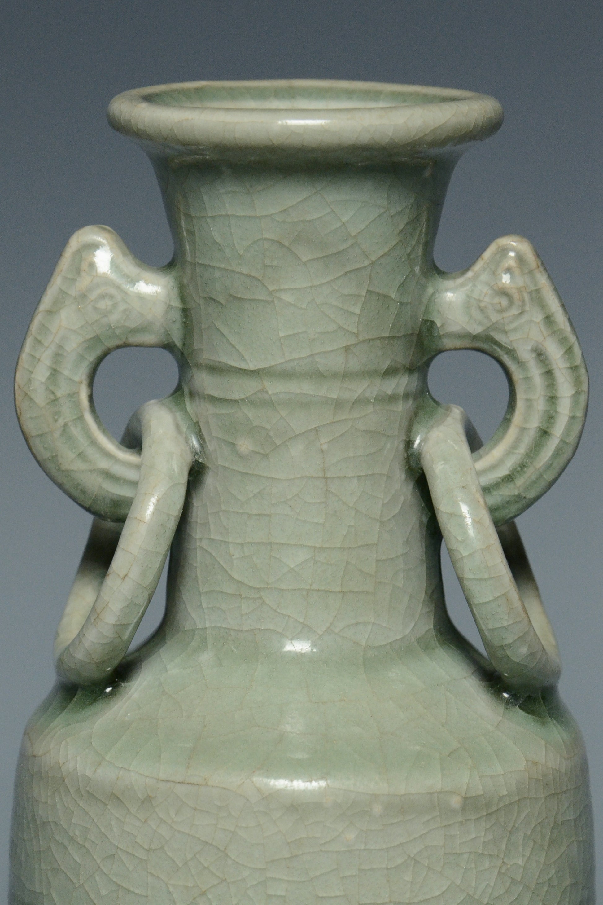 R013: A CHINESE SONG DYNASTY STYLE LONGQUAN CELADON VASE