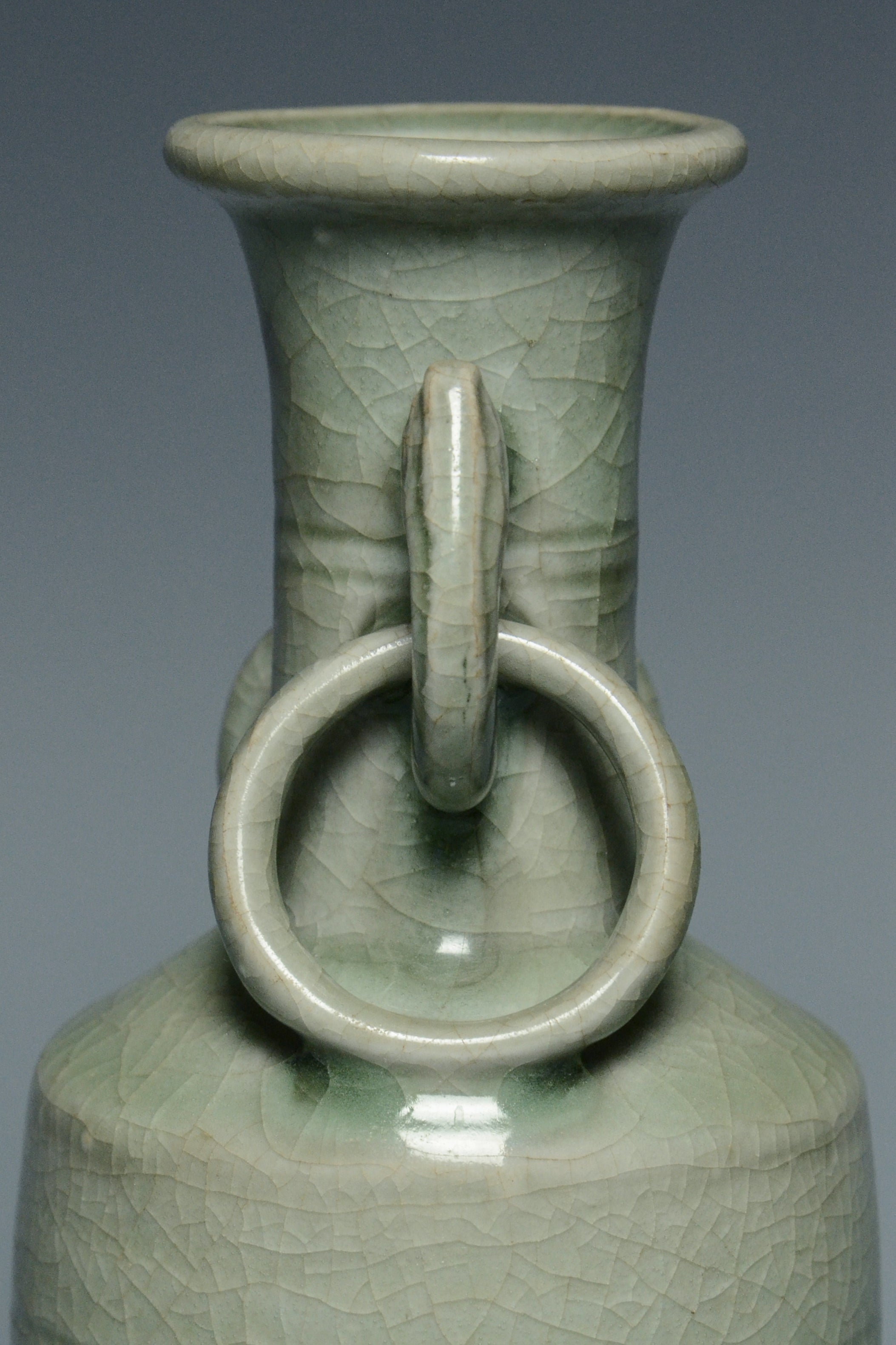 R013: A CHINESE SONG DYNASTY STYLE LONGQUAN CELADON VASE