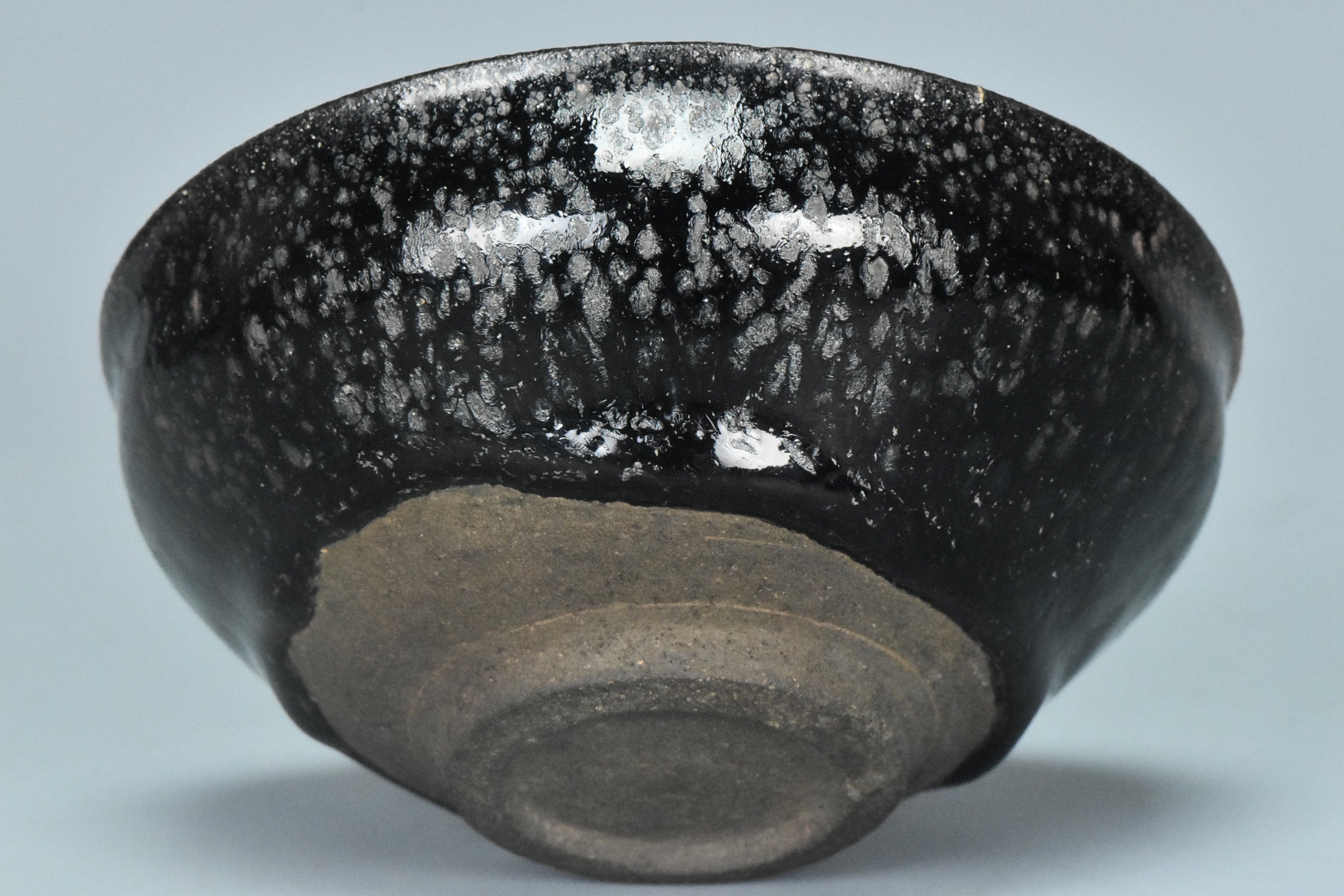 R109: A CHINESE JIN DYNASTY STYLE BLACK GLAZED OIL SPOT BOWL