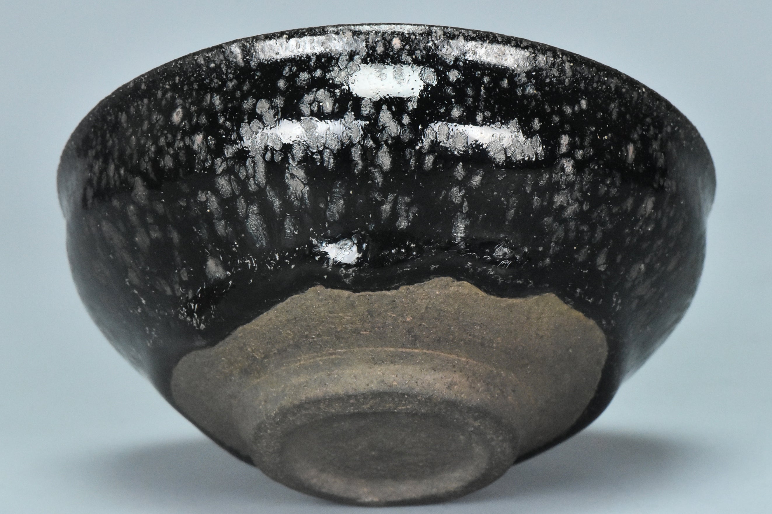 R109: A CHINESE JIN DYNASTY STYLE BLACK GLAZED OIL SPOT BOWL