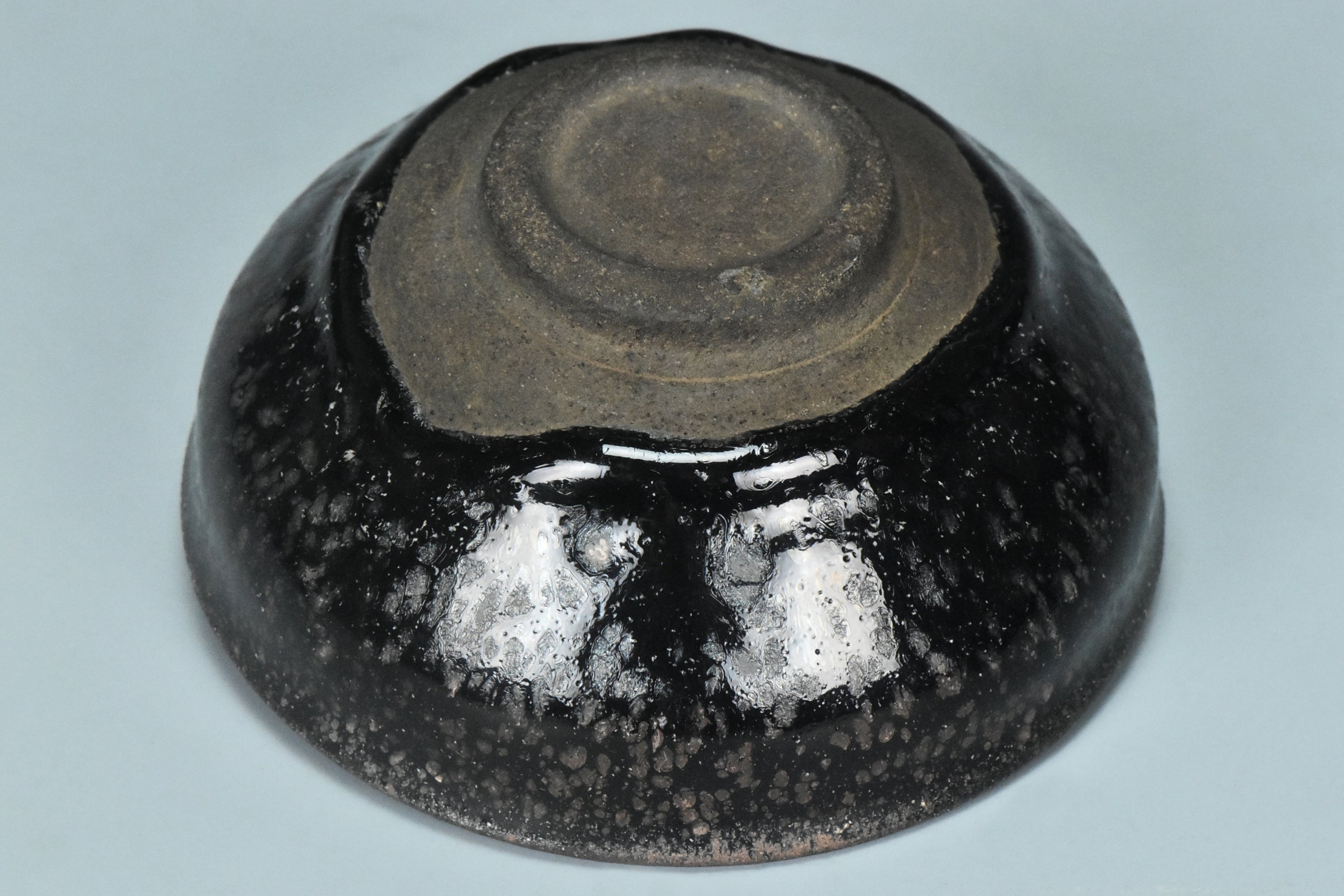 R109: A CHINESE JIN DYNASTY STYLE BLACK GLAZED OIL SPOT BOWL