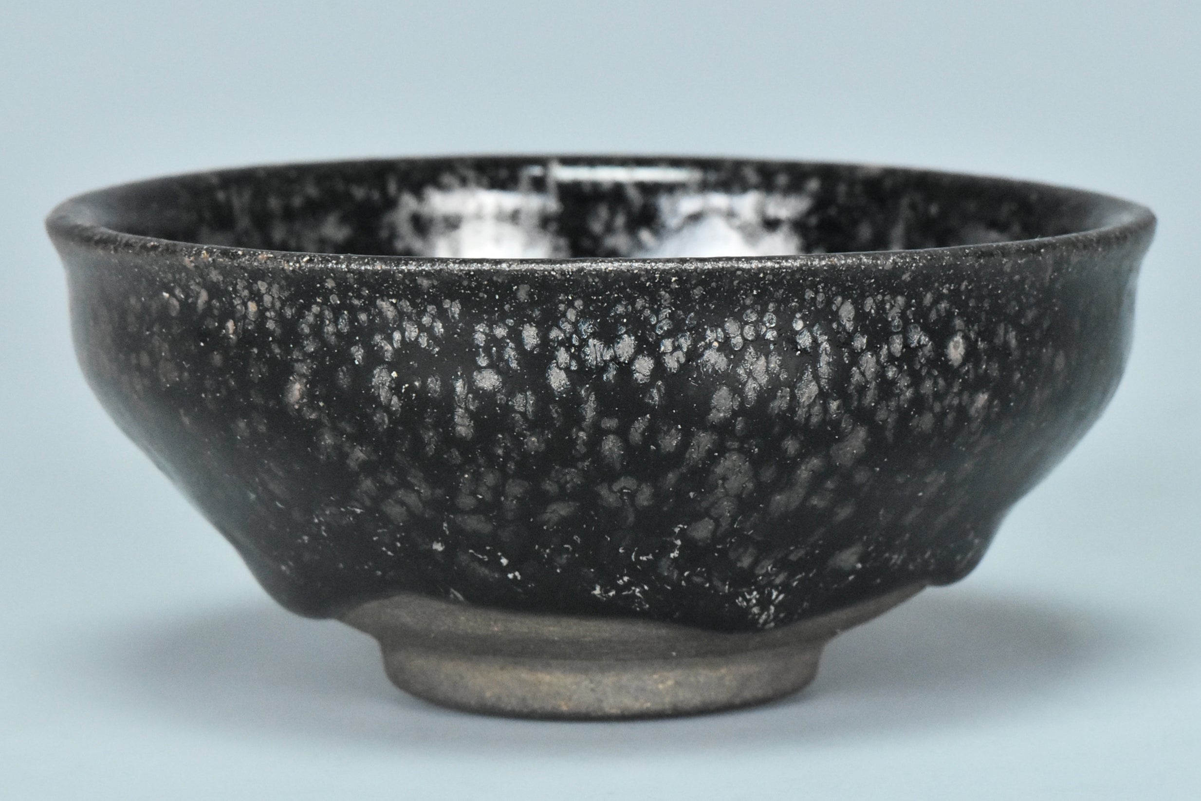 R109: A CHINESE JIN DYNASTY STYLE BLACK GLAZED OIL SPOT BOWL