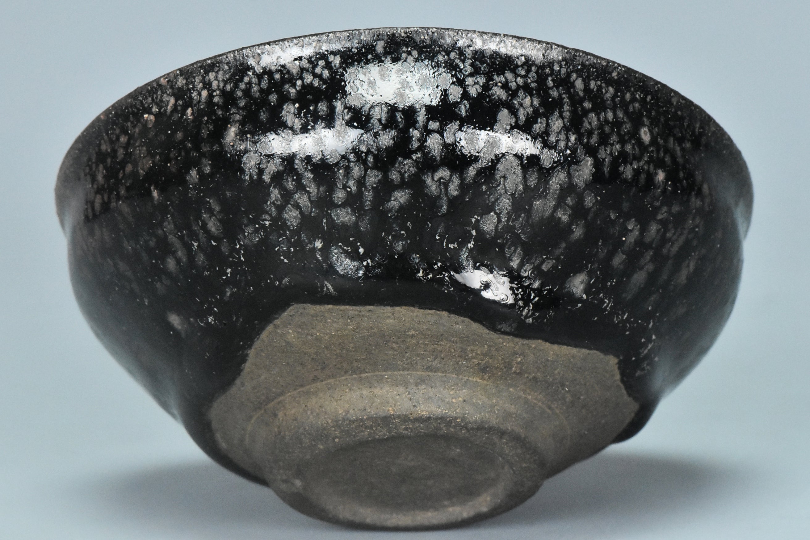 R109: A CHINESE JIN DYNASTY STYLE BLACK GLAZED OIL SPOT BOWL