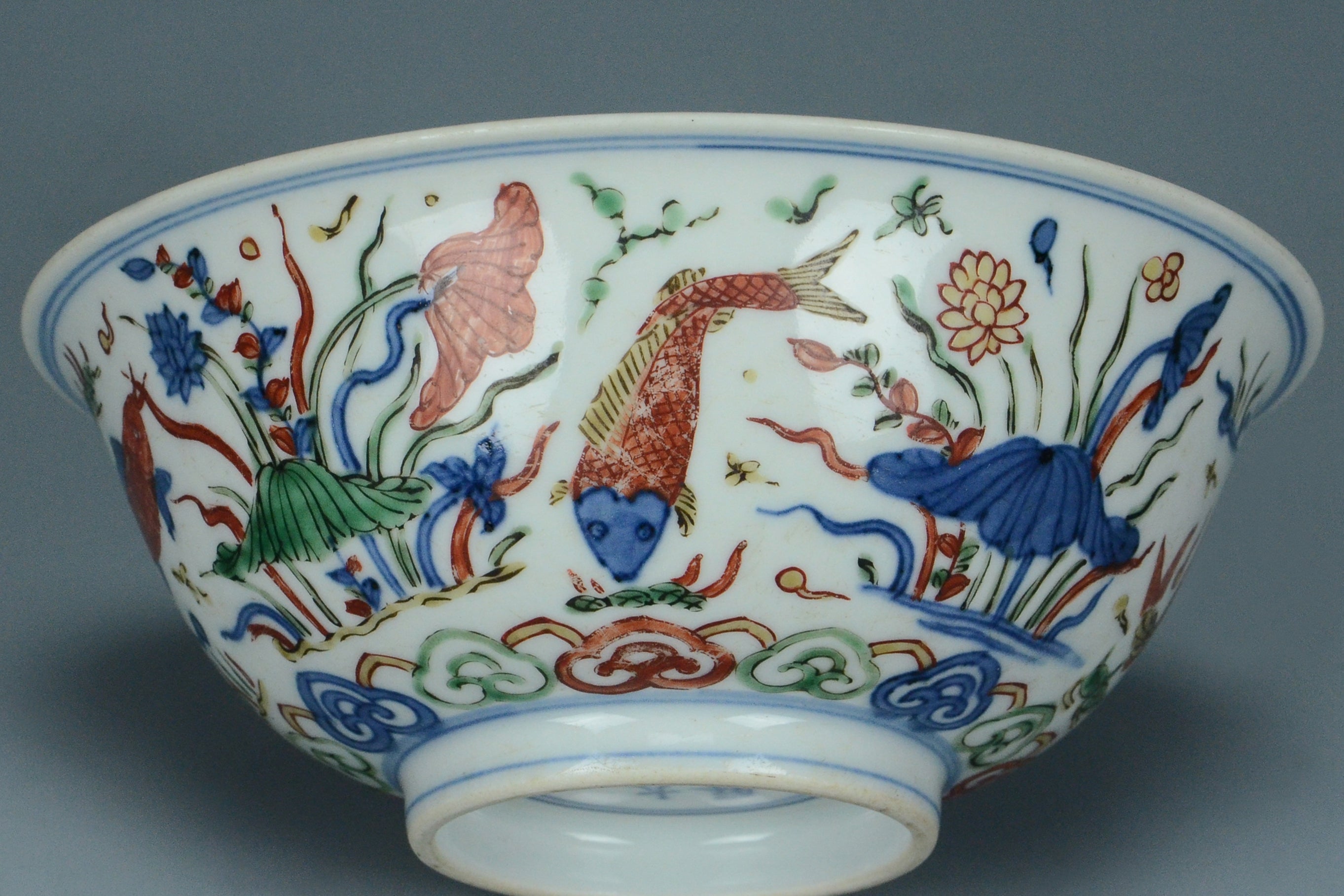 R123: A CHINESE MING DYNASTY STYLE WUCAI BOWL WANLI MARK