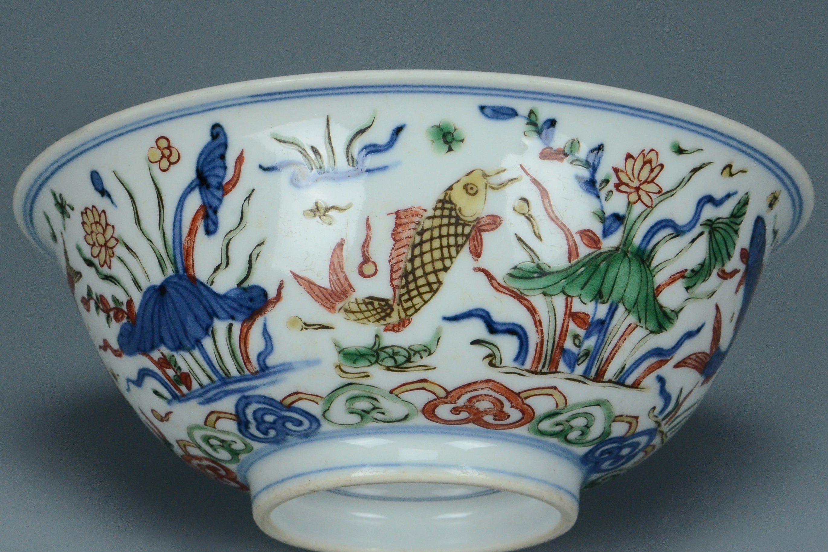 R123: A CHINESE MING DYNASTY STYLE WUCAI BOWL WANLI MARK