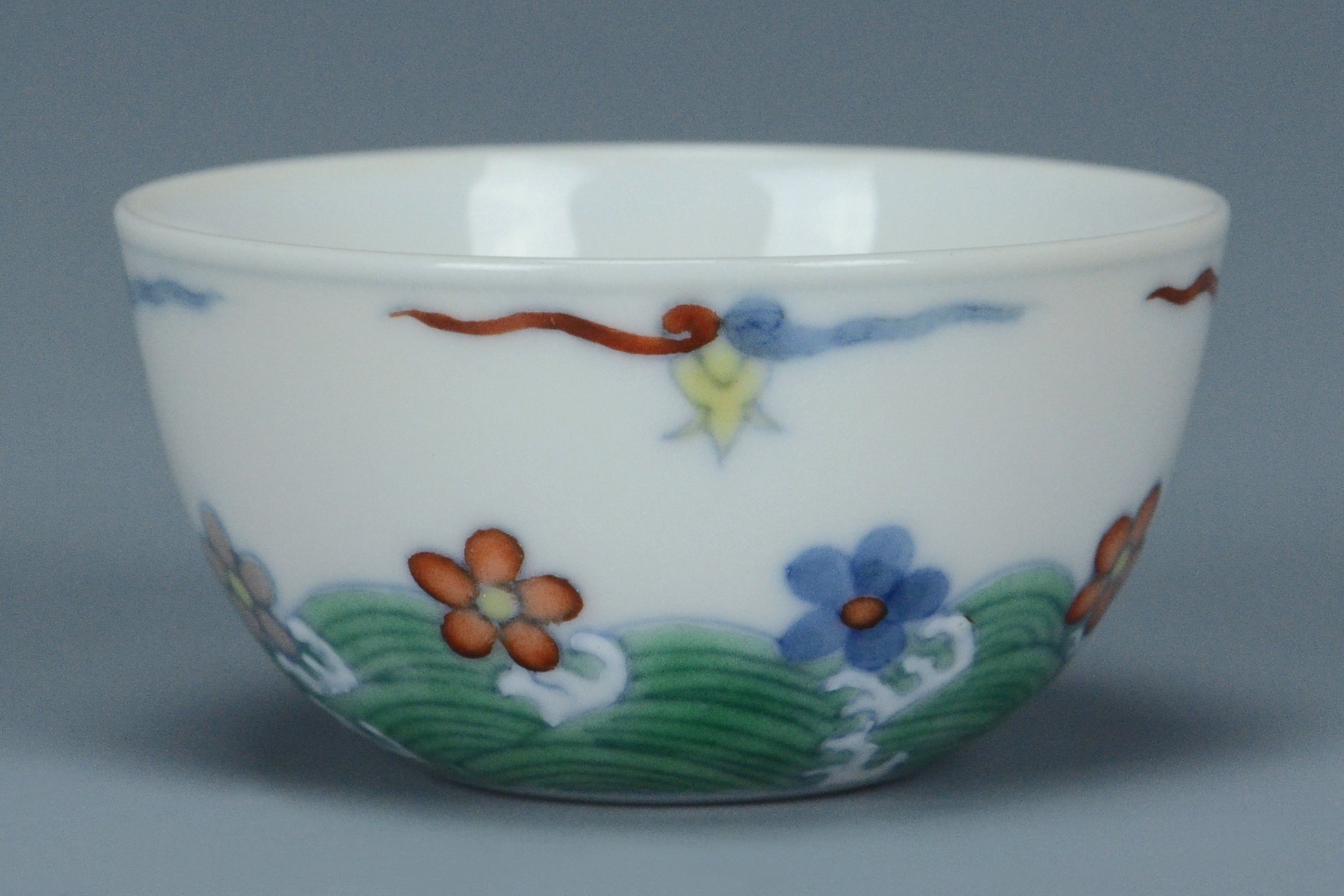 R178: A CHINESE MING DYNASTY STYLE DOUCAI CUP CHENGHUA MARK