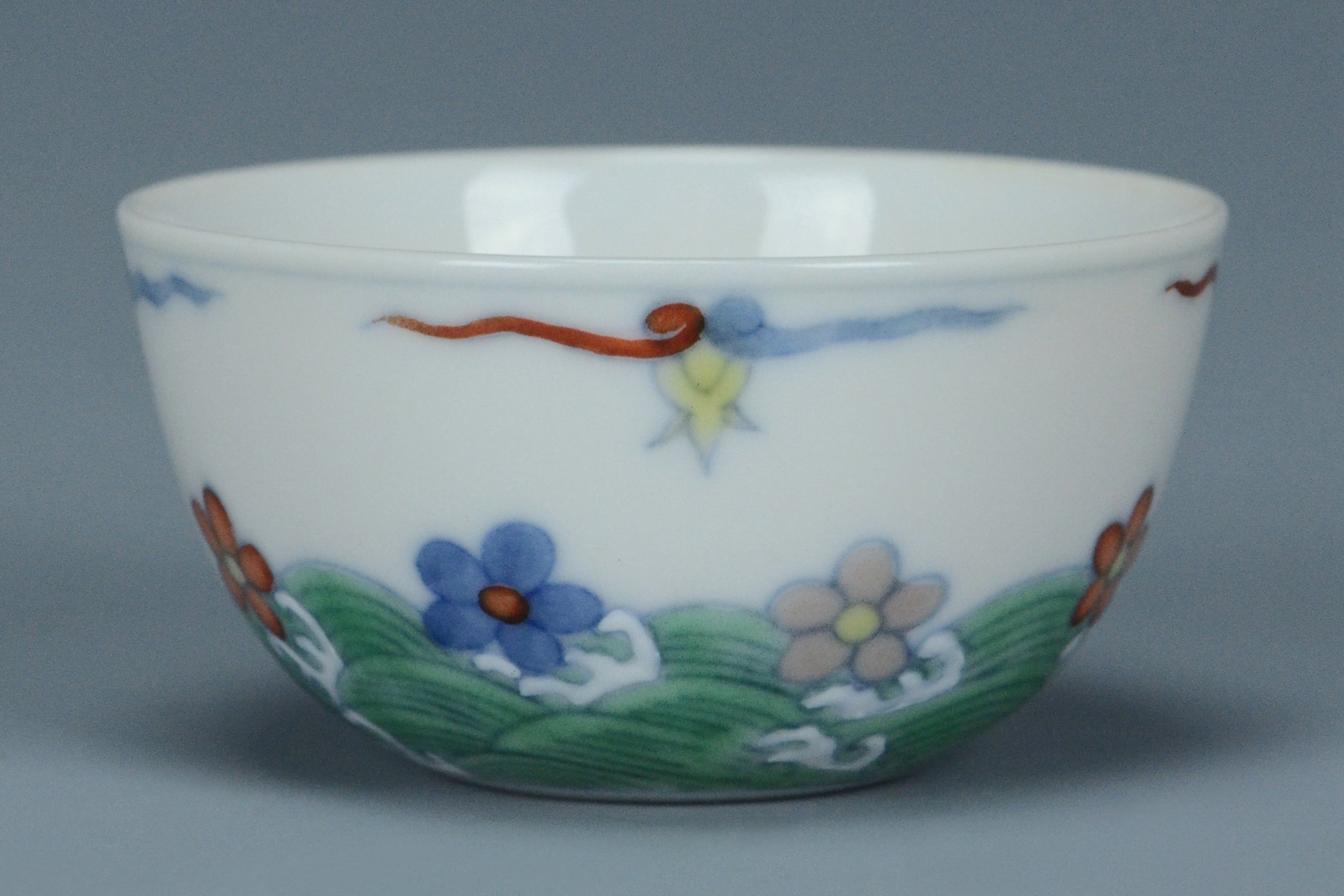 R178: A CHINESE MING DYNASTY STYLE DOUCAI CUP CHENGHUA MARK