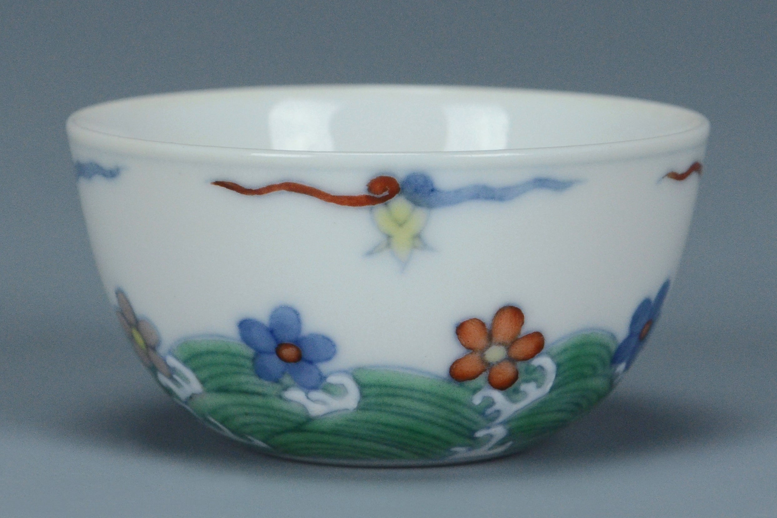 R178: A CHINESE MING DYNASTY STYLE DOUCAI CUP CHENGHUA MARK