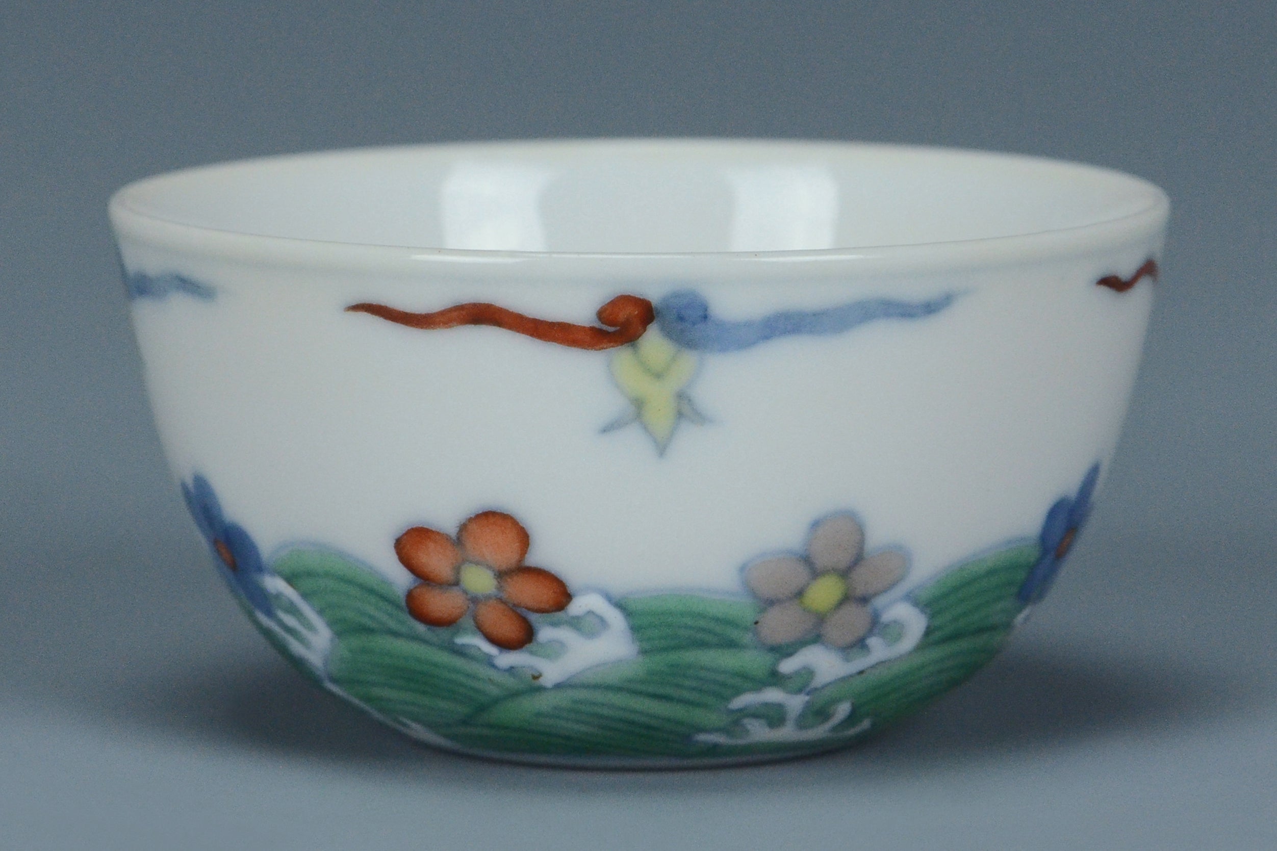 R178: A CHINESE MING DYNASTY STYLE DOUCAI CUP CHENGHUA MARK