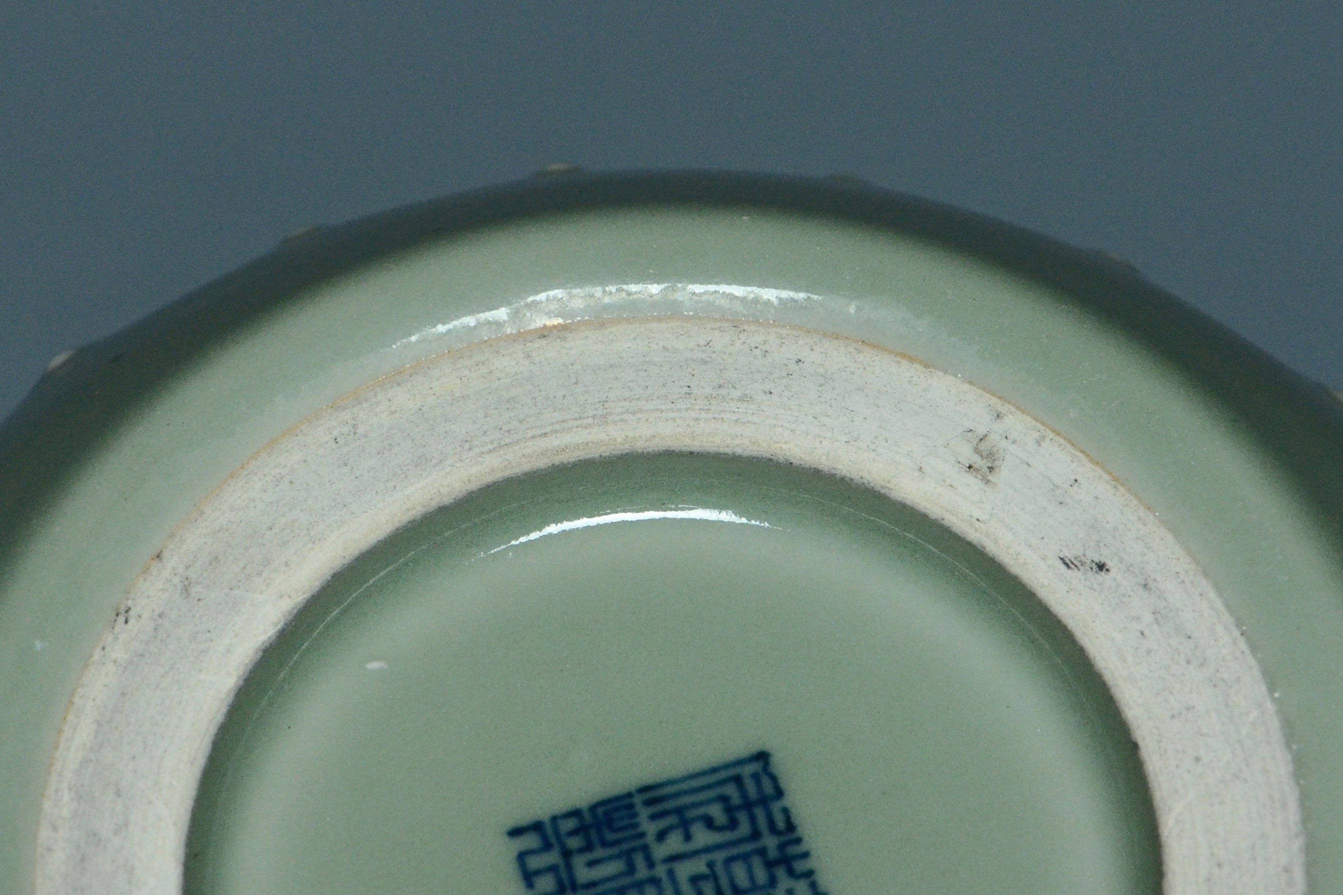 R276: A CHINESE QING DYNASTY STYLE CELADON GLAZED DRUM SHAPED VASE QIANLONG MARK