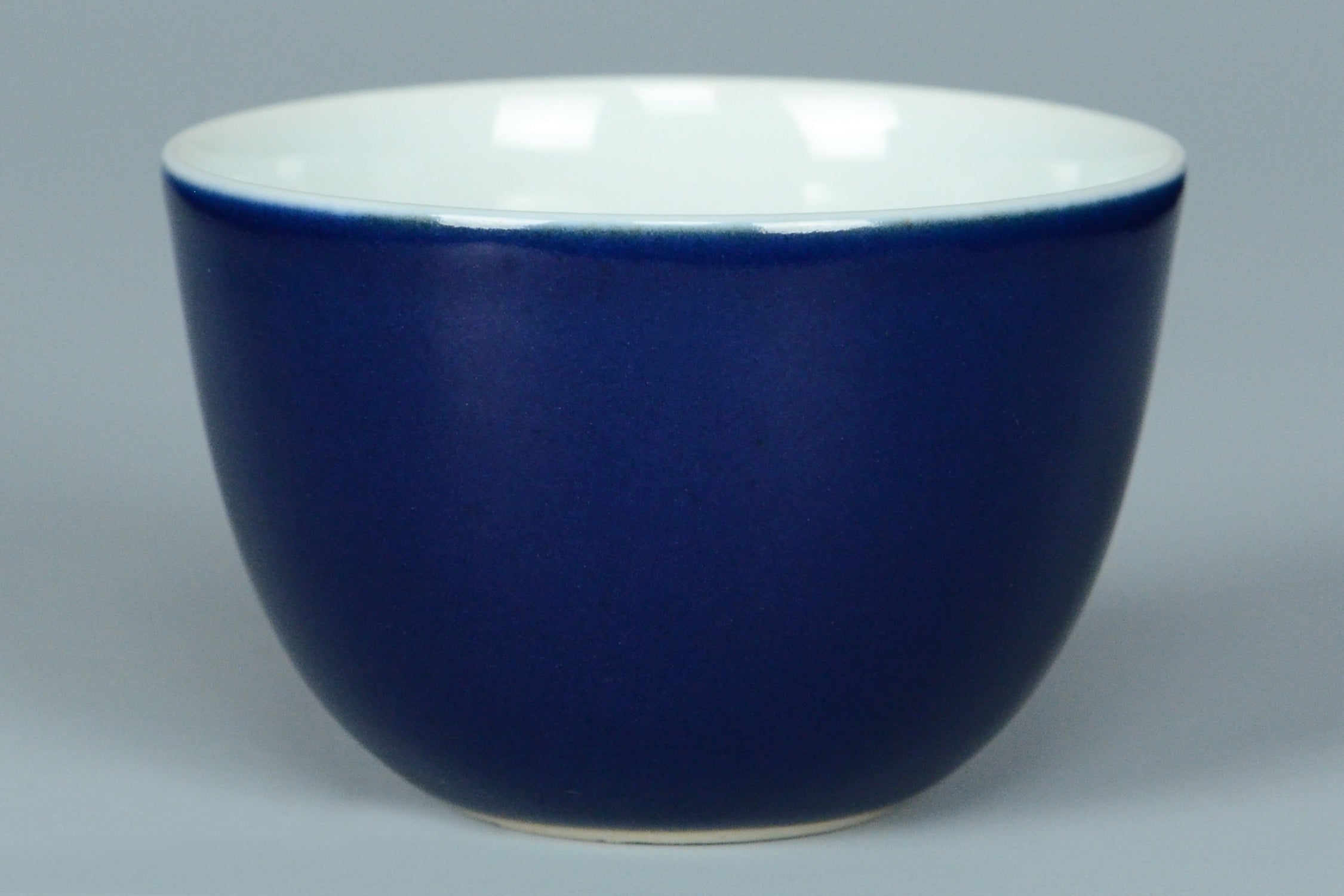 R278: A CHINESE QING YONGZHENG STYLE BLUE GLAZED CUP CHENGHUA MARK