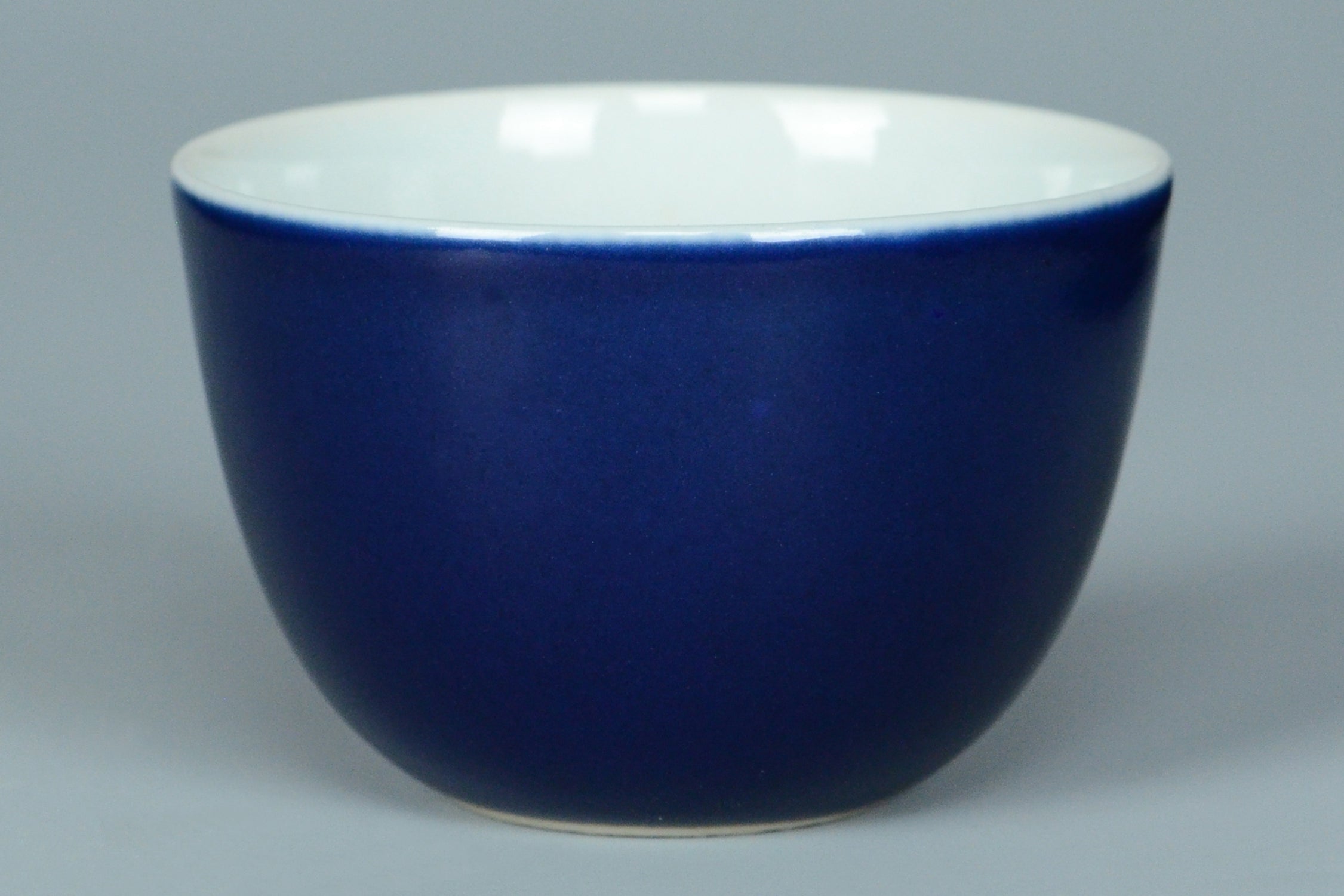 R278: A CHINESE QING YONGZHENG STYLE BLUE GLAZED CUP CHENGHUA MARK