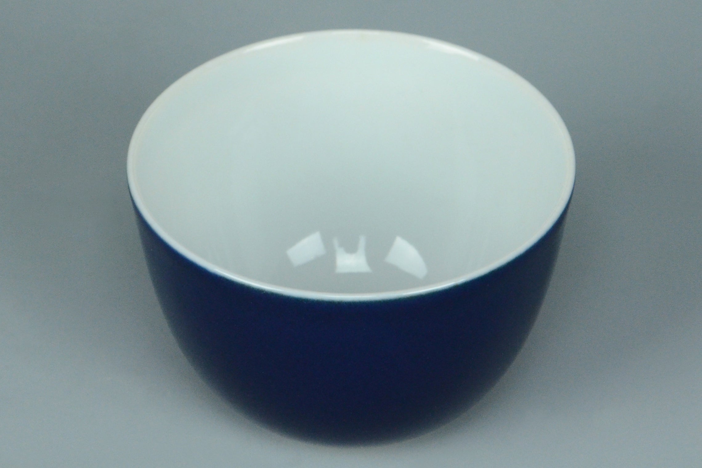 R278: A CHINESE QING YONGZHENG STYLE BLUE GLAZED CUP CHENGHUA MARK