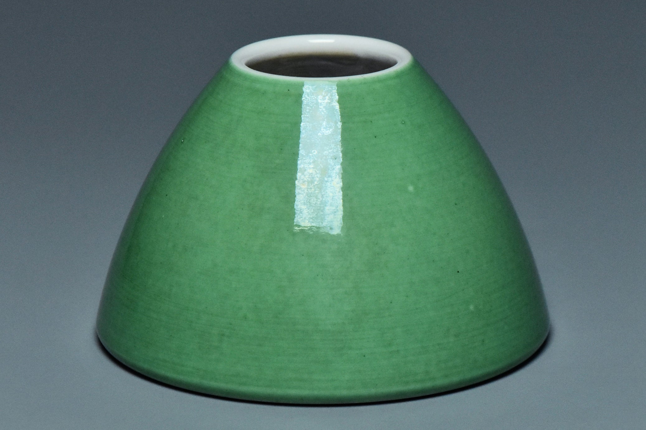 R351: A QING DYNASTY STYLE GREEN GLAZED WATERPOT QIANLONG MARK