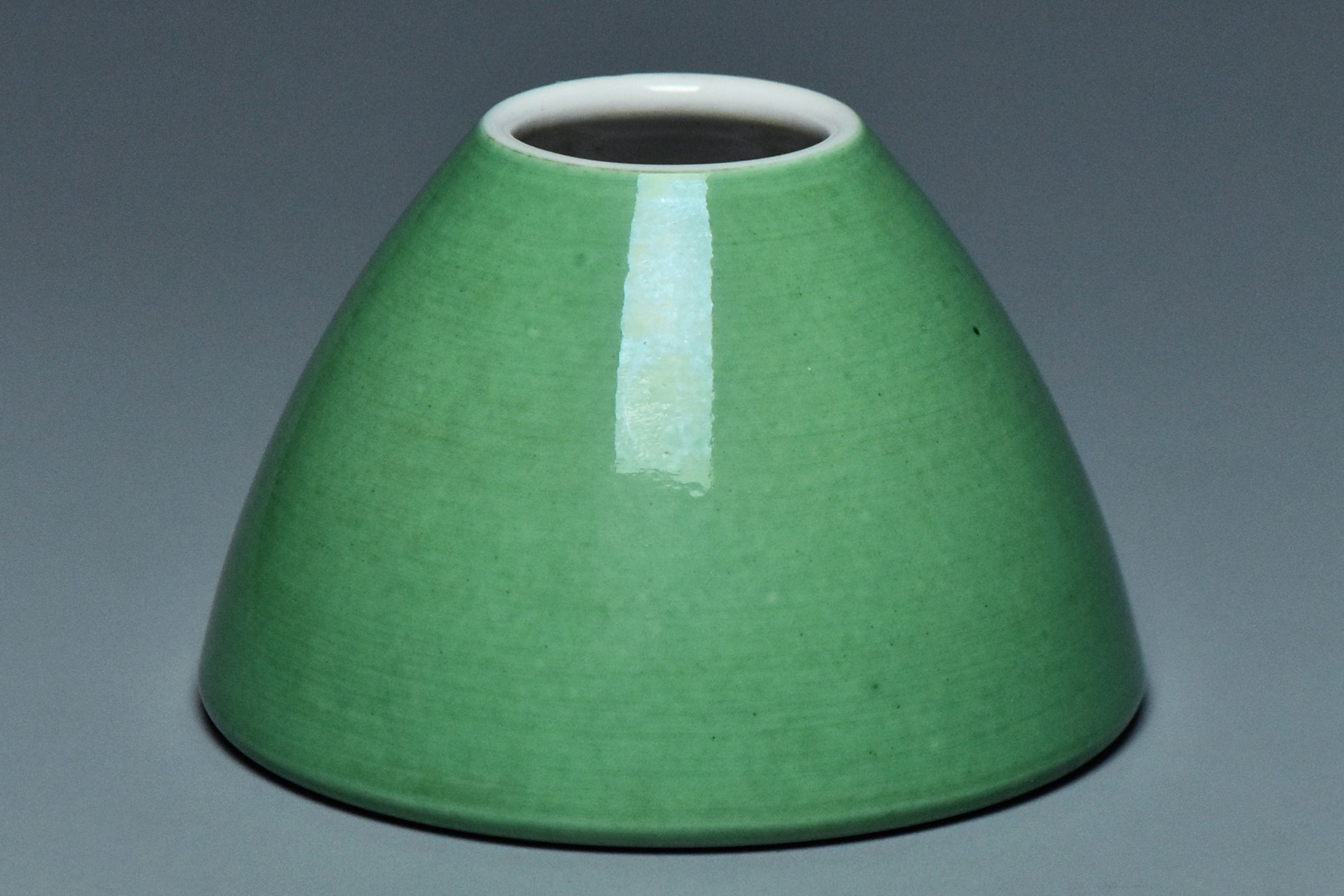 R351: A QING DYNASTY STYLE GREEN GLAZED WATERPOT QIANLONG MARK