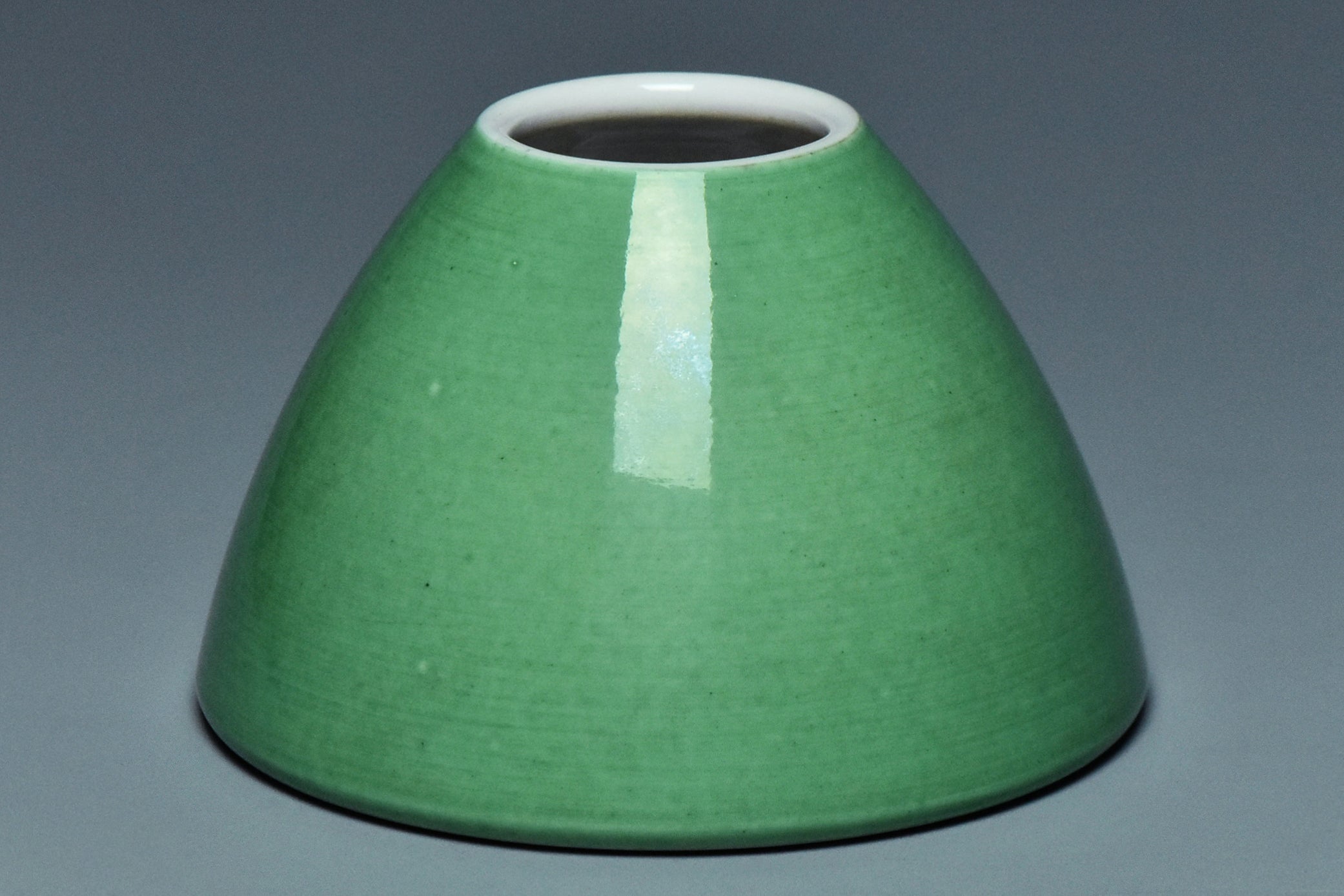 R351: A QING DYNASTY STYLE GREEN GLAZED WATERPOT QIANLONG MARK