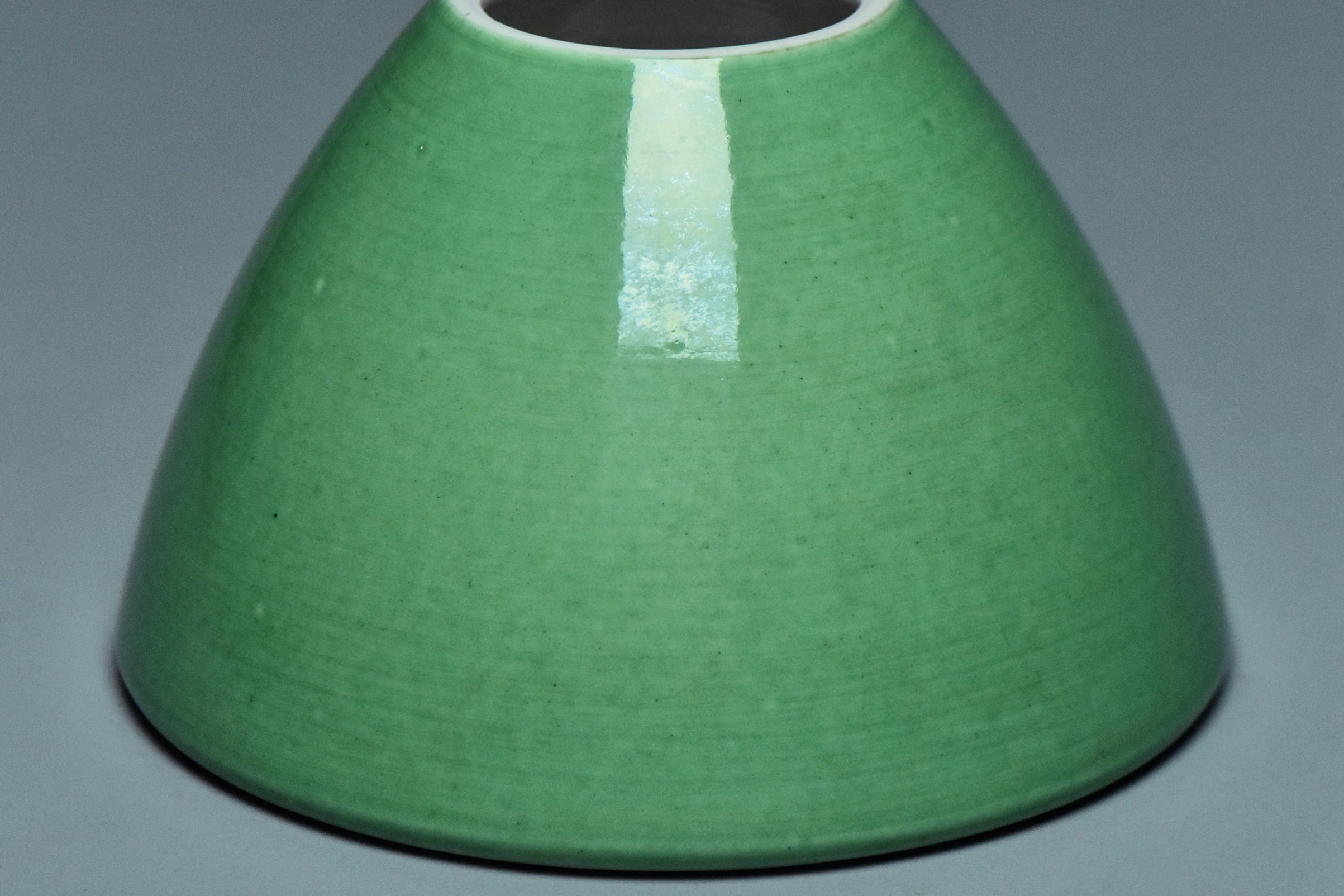 R351: A QING DYNASTY STYLE GREEN GLAZED WATERPOT QIANLONG MARK