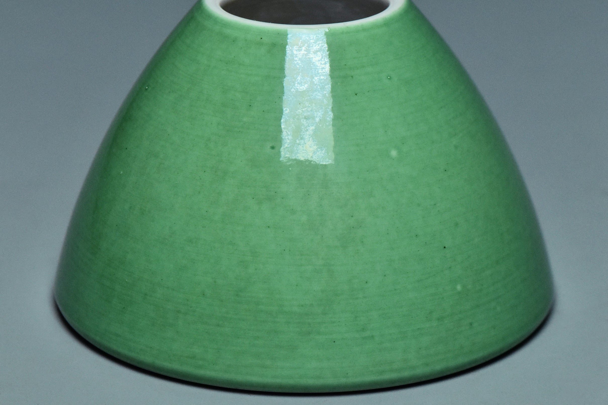 R351: A QING DYNASTY STYLE GREEN GLAZED WATERPOT QIANLONG MARK