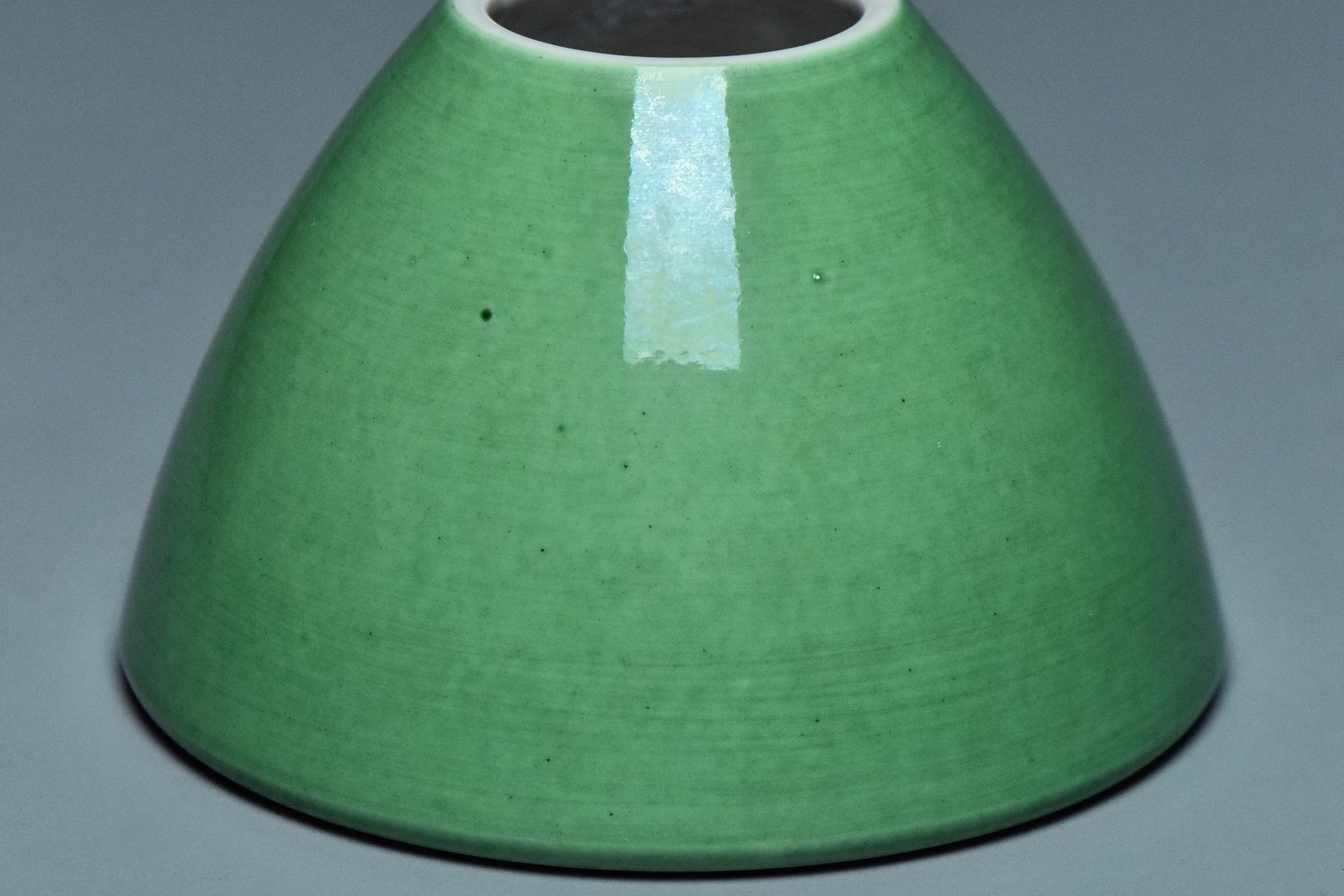 R351: A QING DYNASTY STYLE GREEN GLAZED WATERPOT QIANLONG MARK