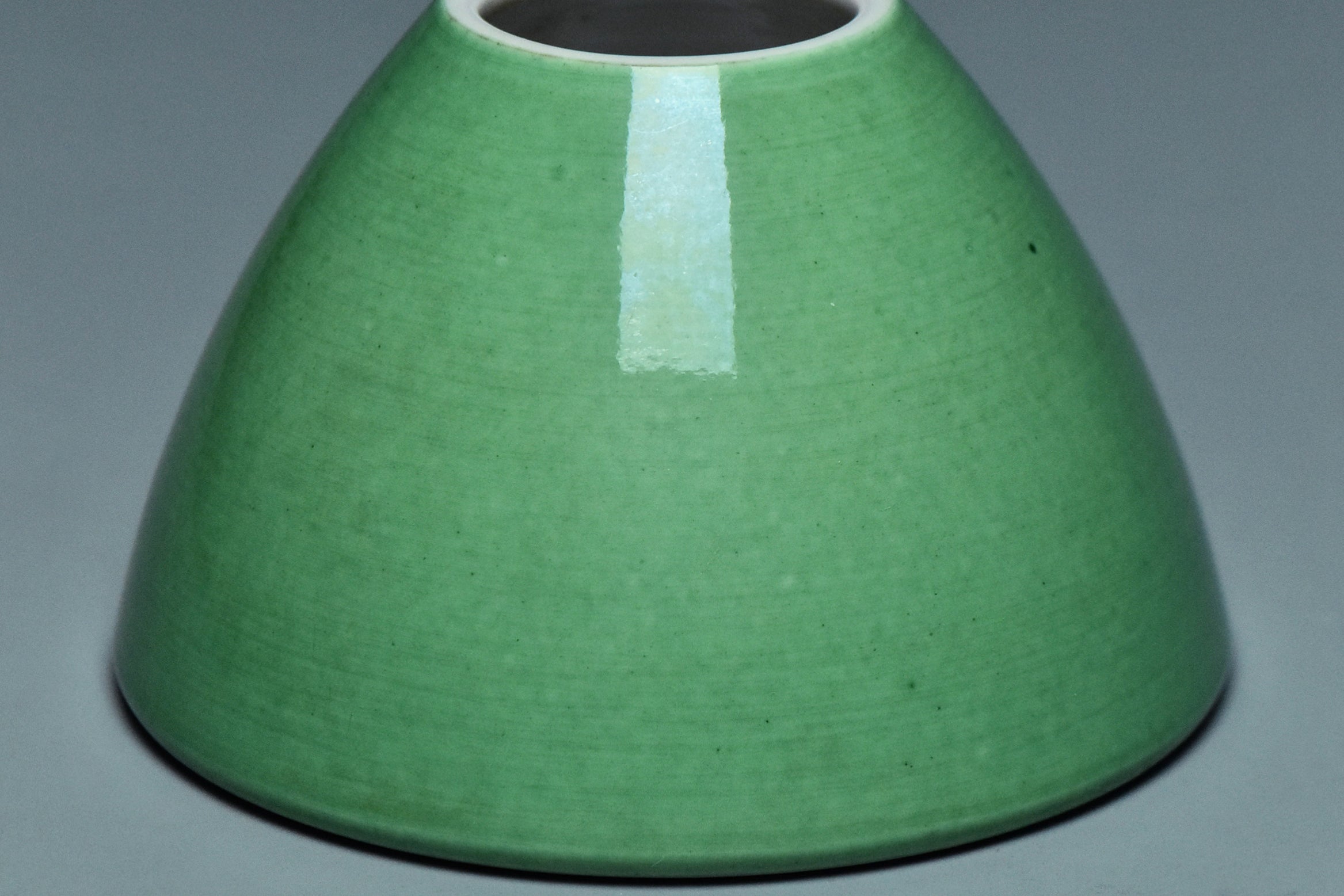 R351: A QING DYNASTY STYLE GREEN GLAZED WATERPOT QIANLONG MARK