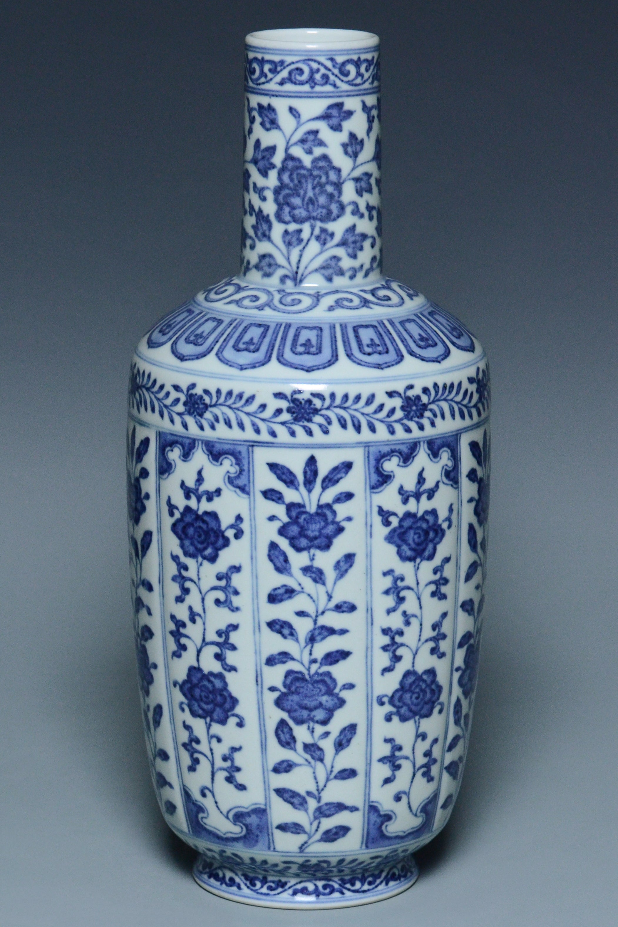 R364: A QING DYNASTY STYLE BLUE AND WHITE VASE JIAQING MARK