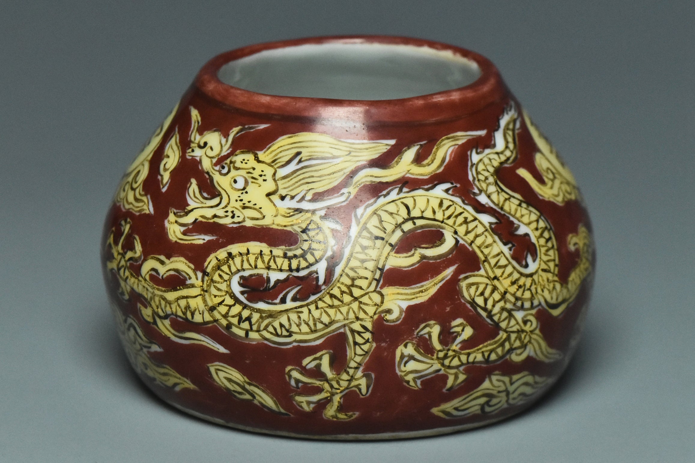 R378: A MING DYNASTY STYLE DRAGON WATERPOT JIAJING MARK