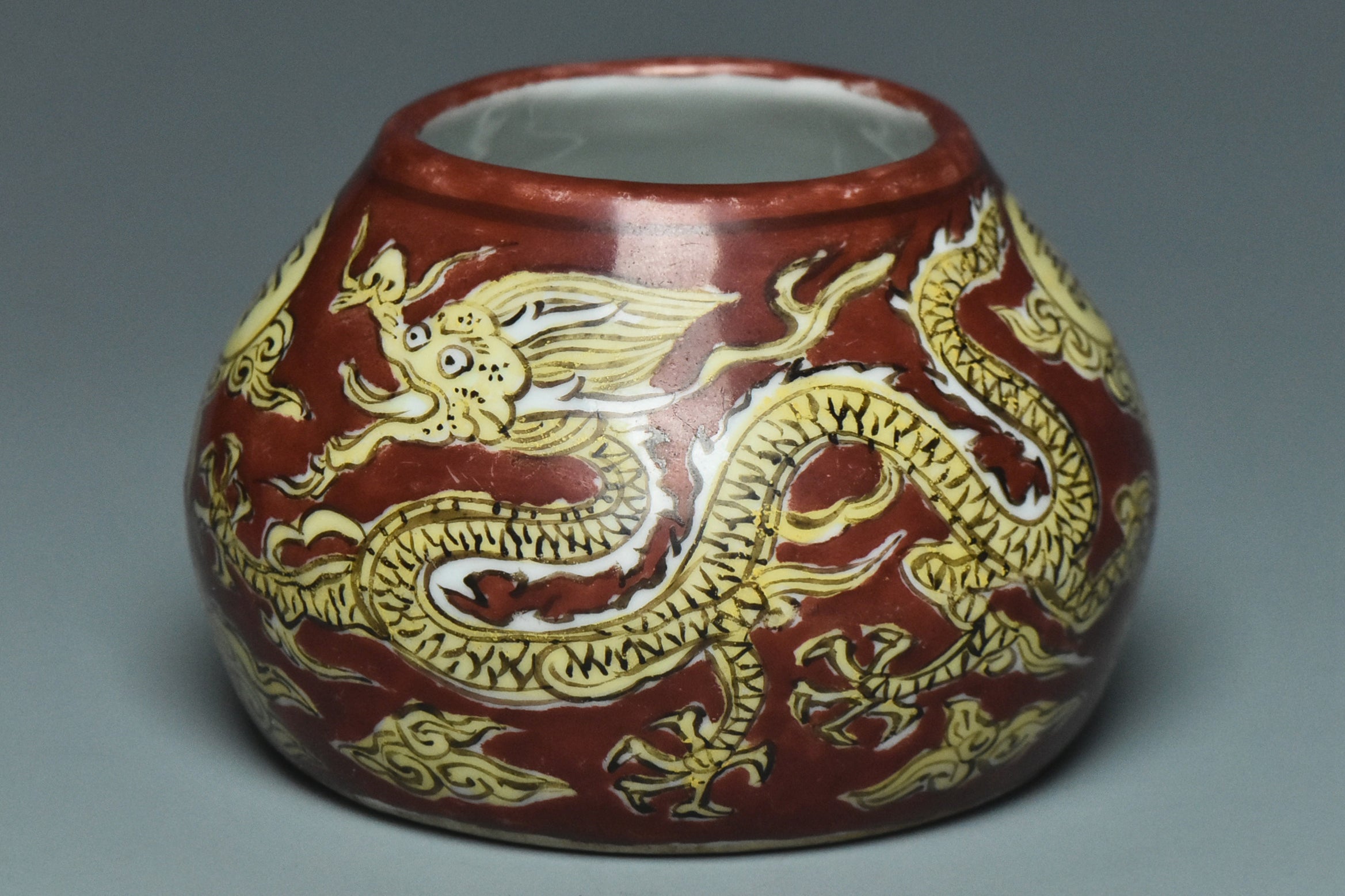 R378: A MING DYNASTY STYLE DRAGON WATERPOT JIAJING MARK