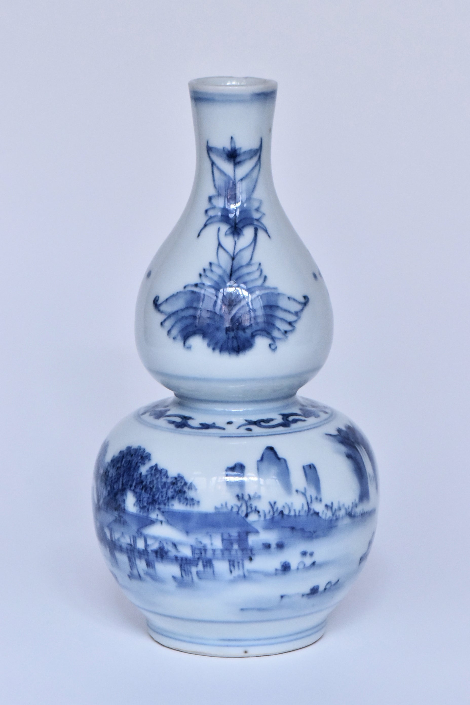 R405: Chinese Blue and White Vase Ming Chongzhen Style